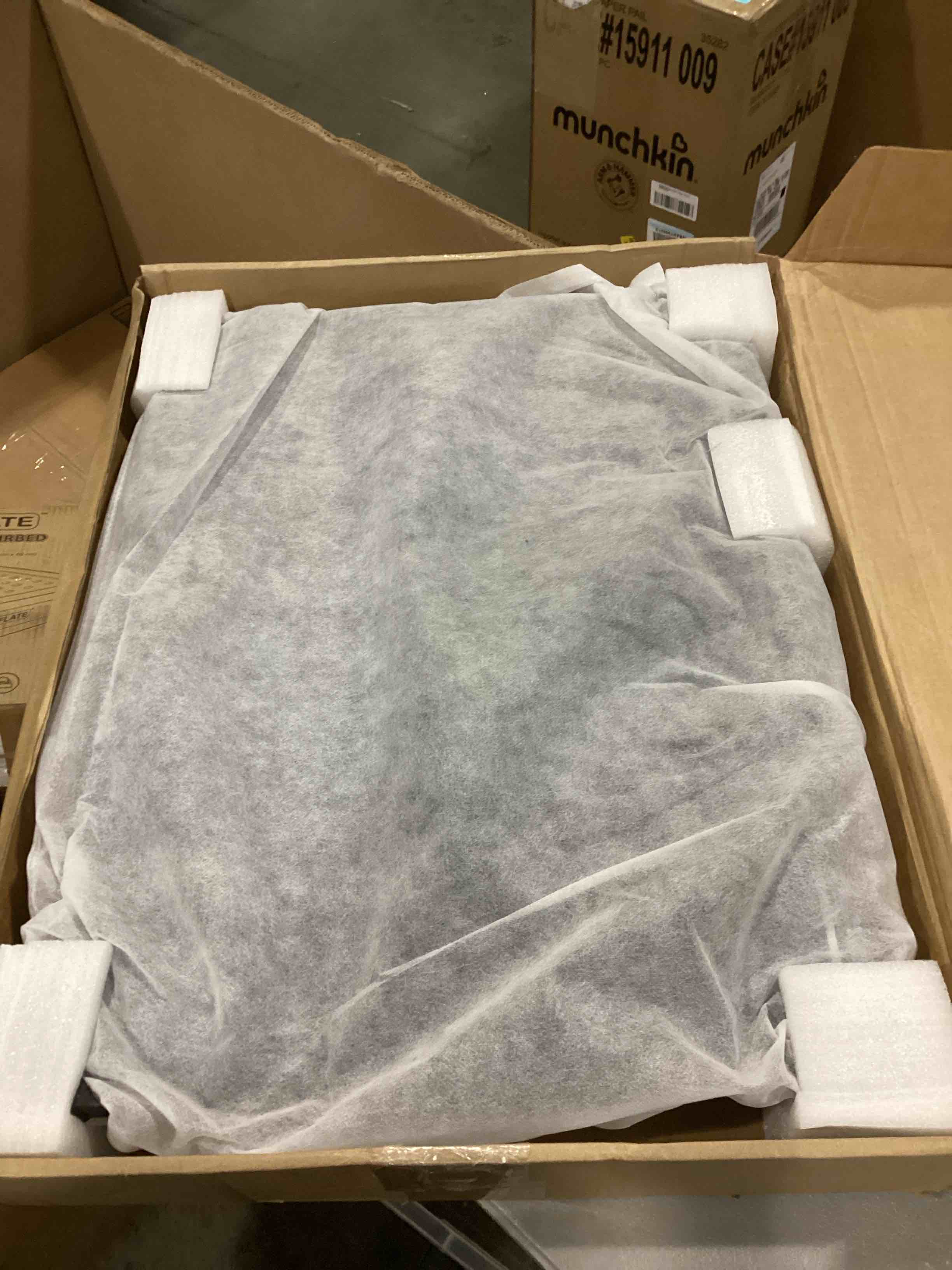 https://s3.amazonaws.com/lotting-images-prod/bidfta/RED6680018_1732738049227.jpeg