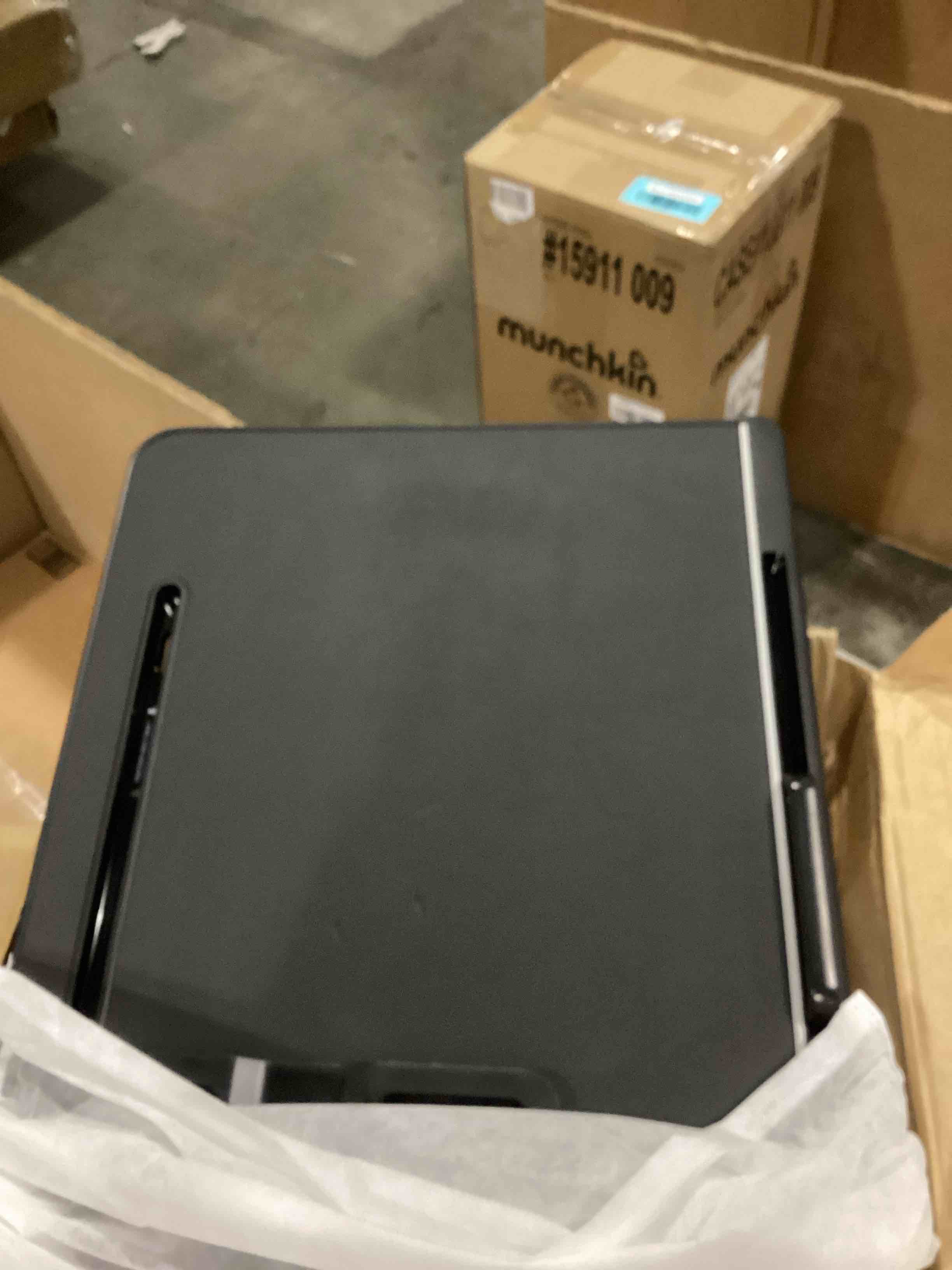 https://s3.amazonaws.com/lotting-images-prod/bidfta/RED6680018_1732738067923.jpeg