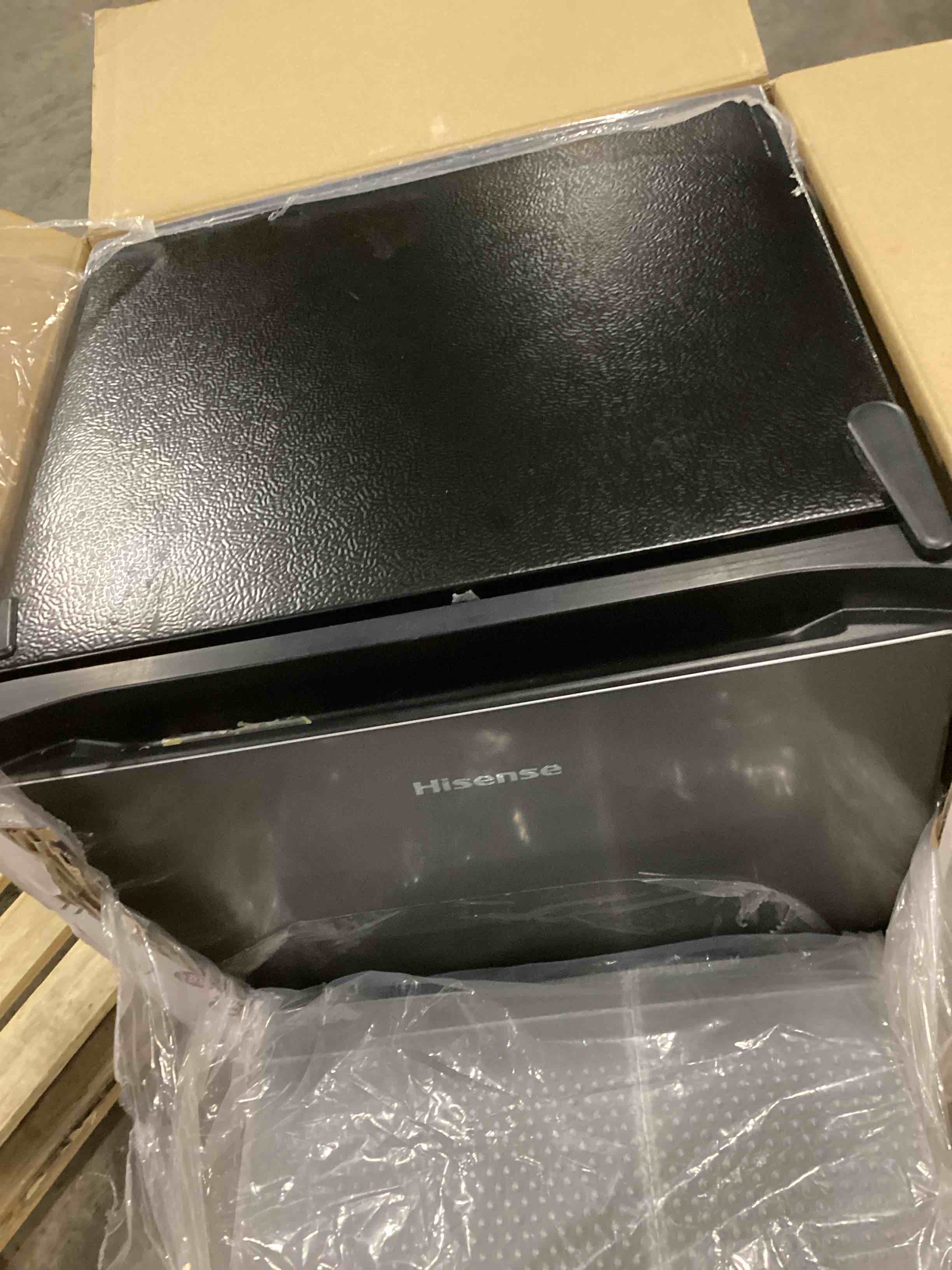 https://s3.amazonaws.com/lotting-images-prod/bidfta/RED6680117_1733157209699.jpeg