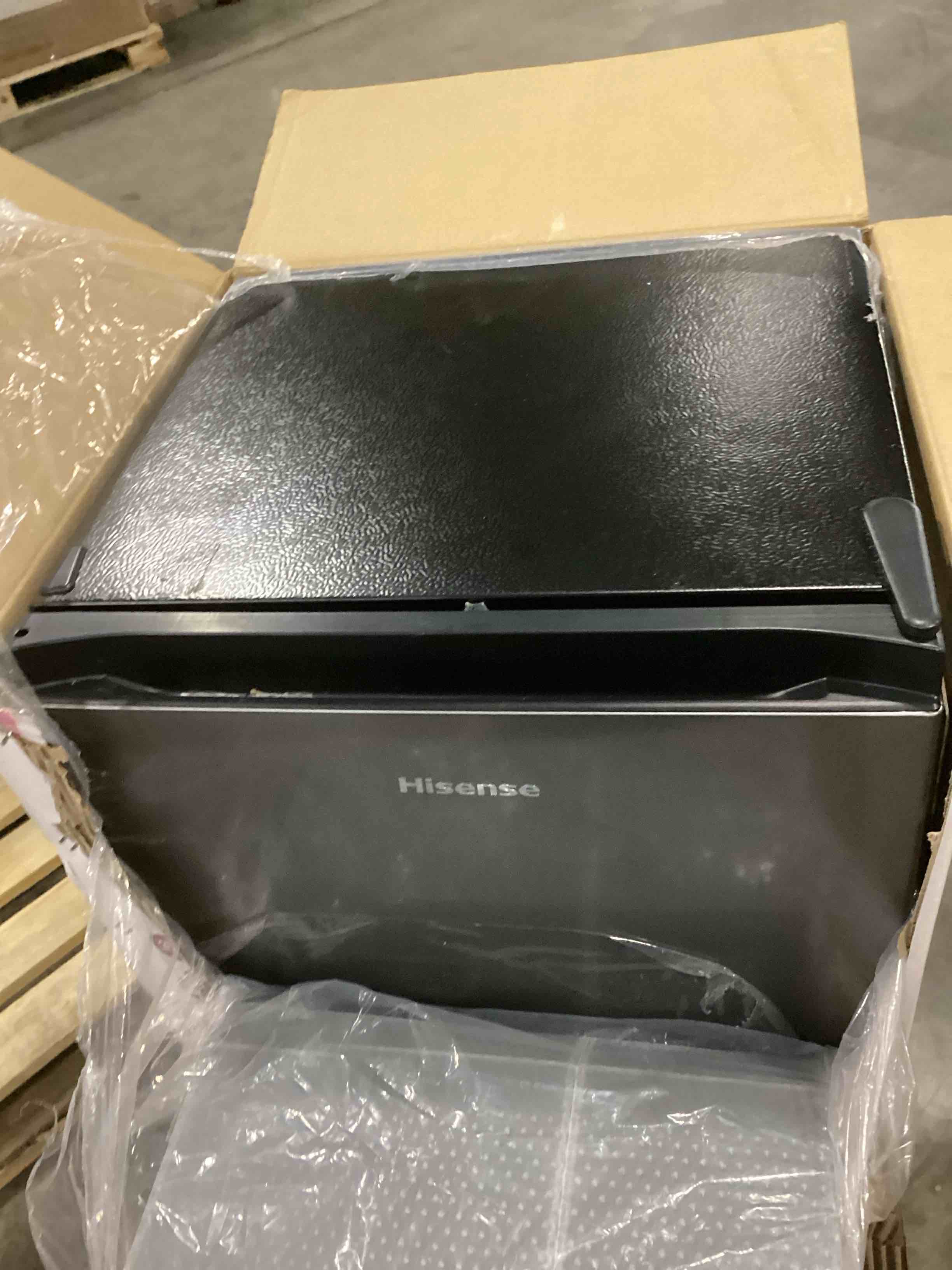 https://s3.amazonaws.com/lotting-images-prod/bidfta/RED6680117_1733157211941.jpeg