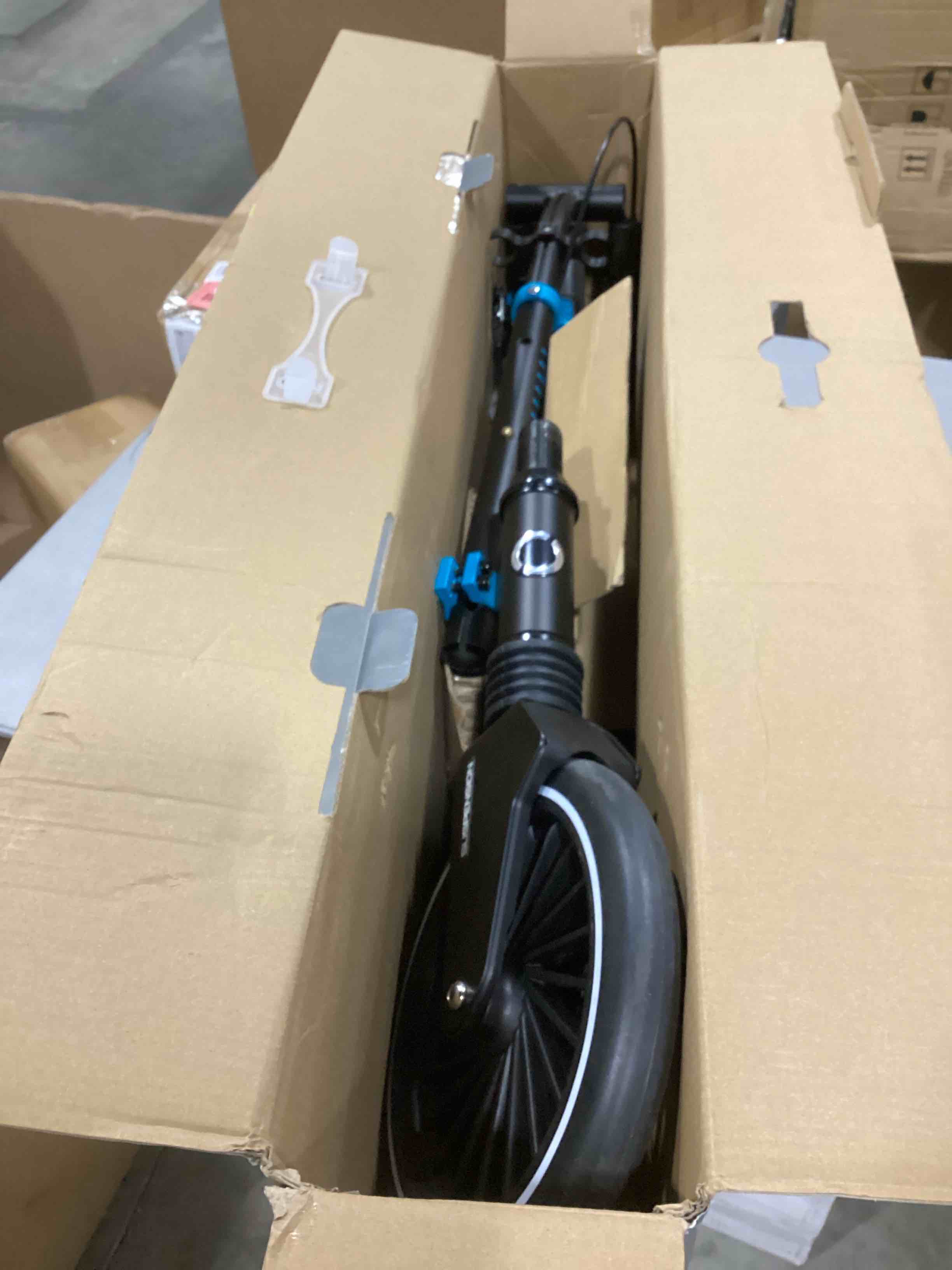 https://s3.amazonaws.com/lotting-images-prod/bidfta/RED6680158_1733168759821.jpeg