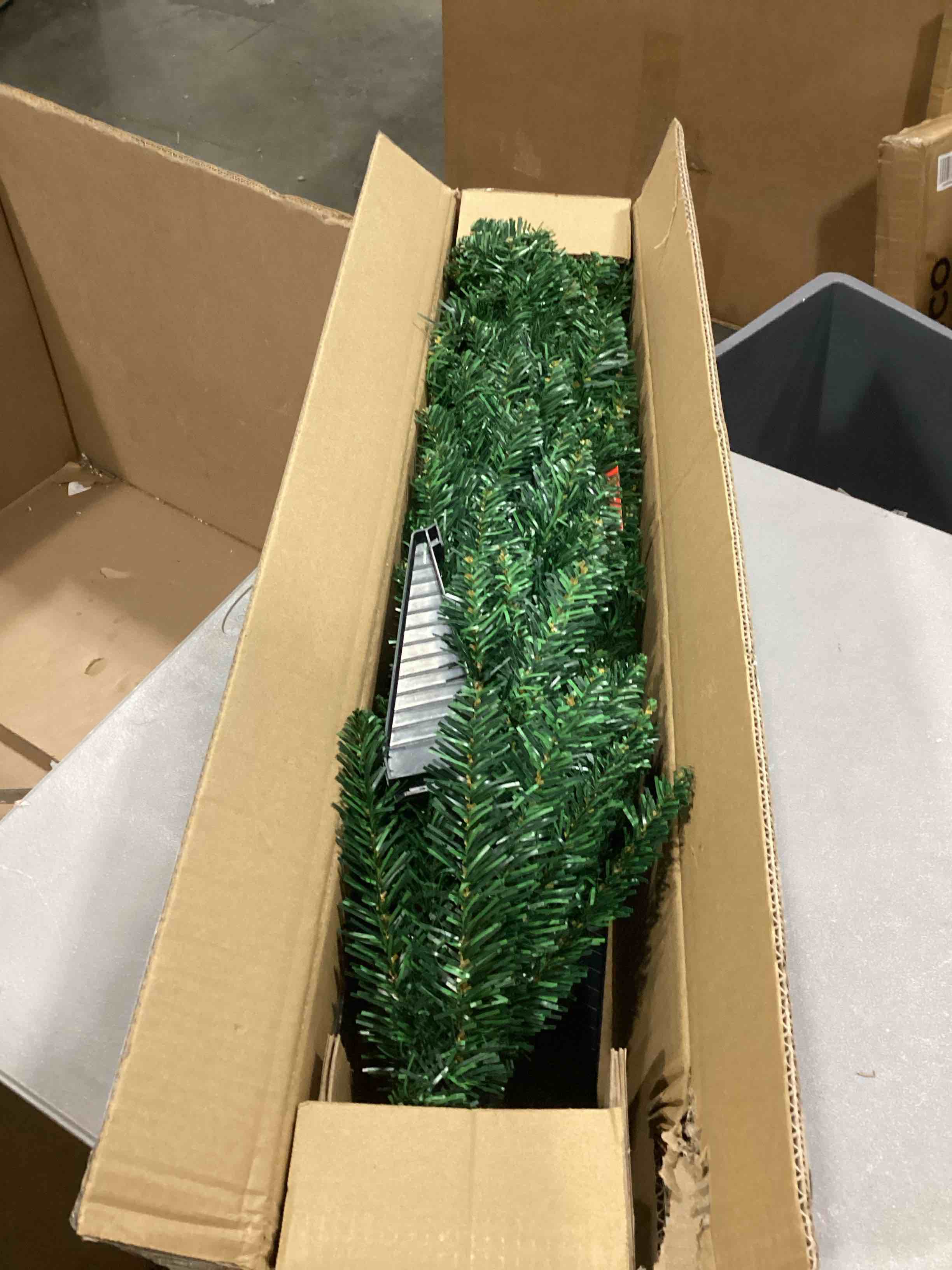 https://s3.amazonaws.com/lotting-images-prod/bidfta/RED6680162_1733169917692.jpeg