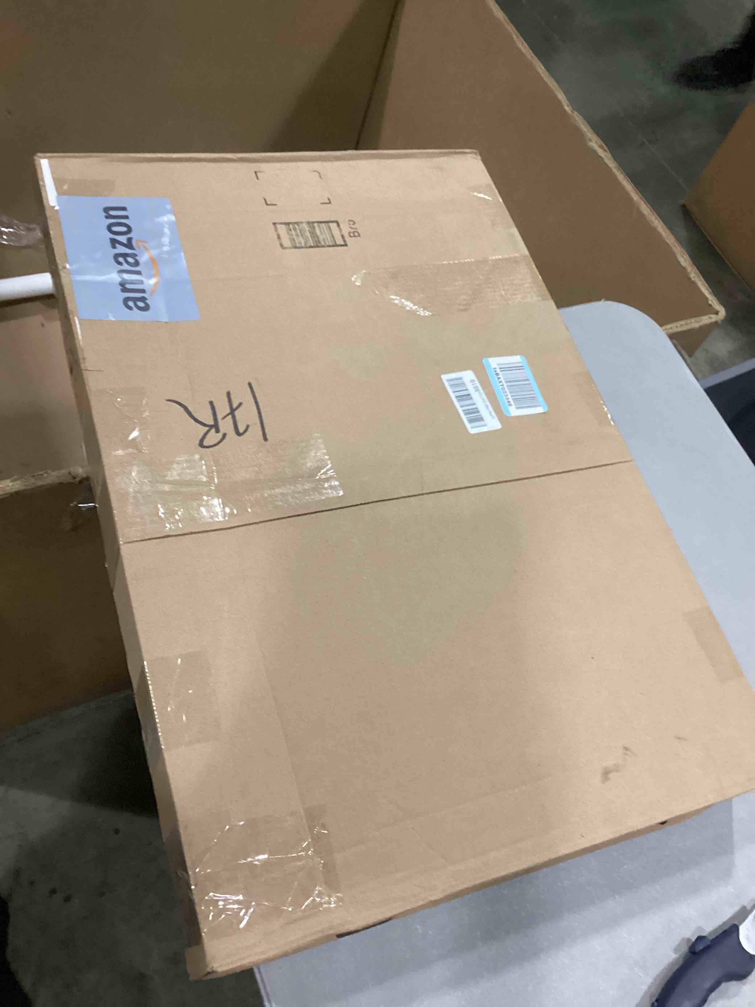 https://s3.amazonaws.com/lotting-images-prod/bidfta/RED6680177_1733228106513.jpeg