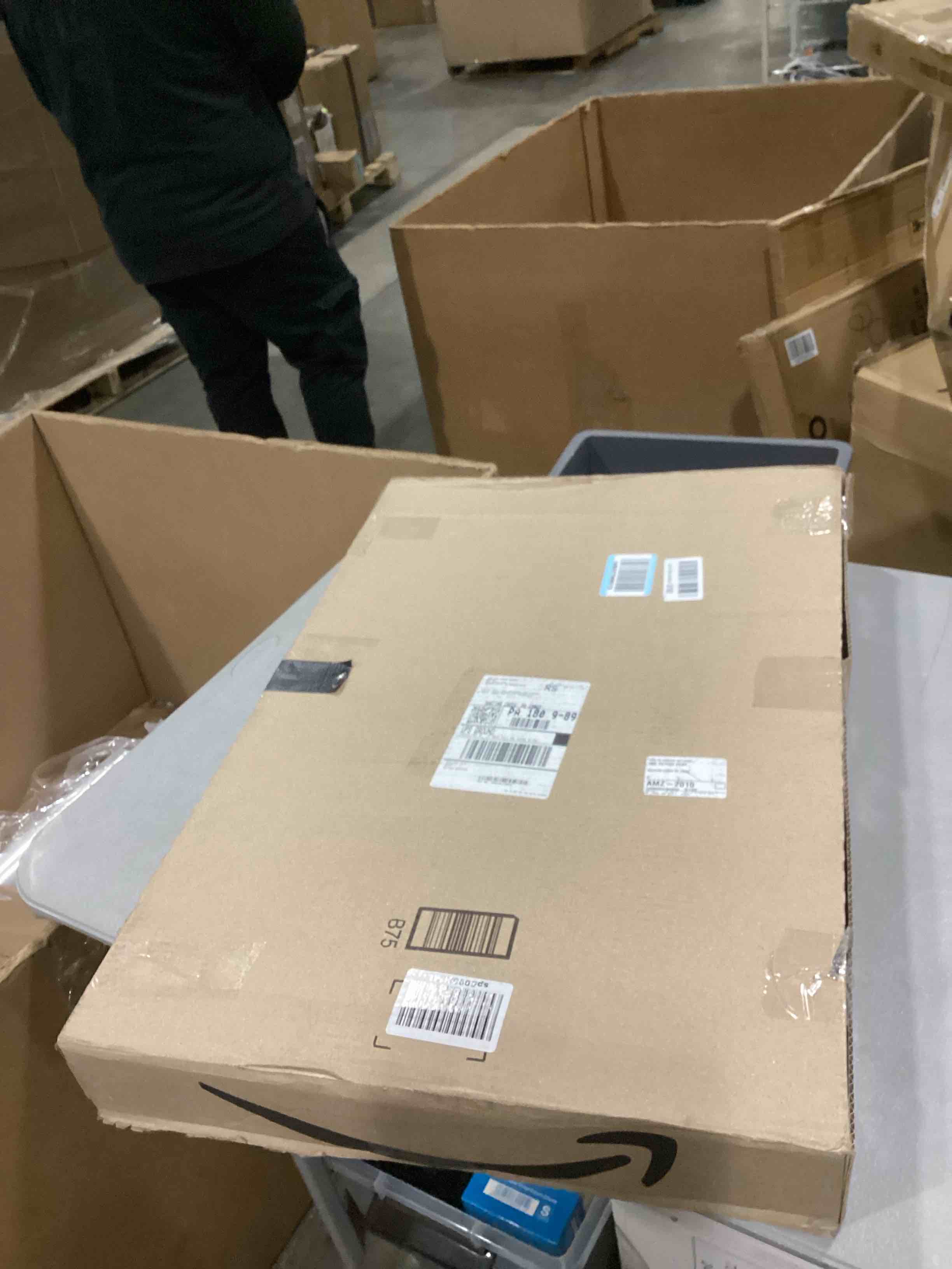 https://s3.amazonaws.com/lotting-images-prod/bidfta/RED6680178_1733228237265.jpeg