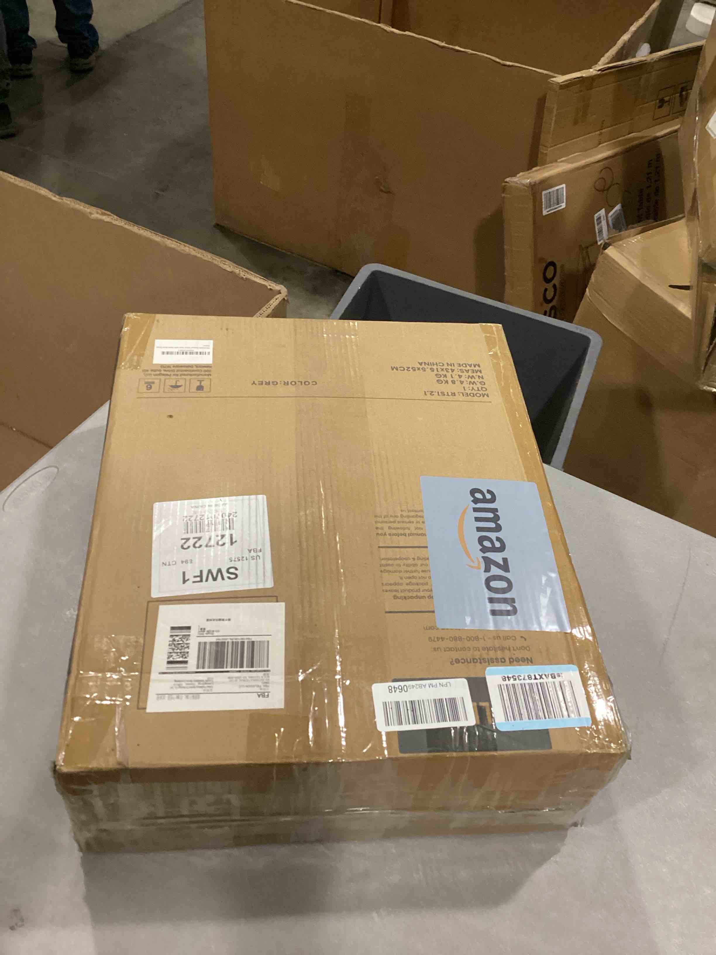 https://s3.amazonaws.com/lotting-images-prod/bidfta/RED6680179_1733228351249.jpeg