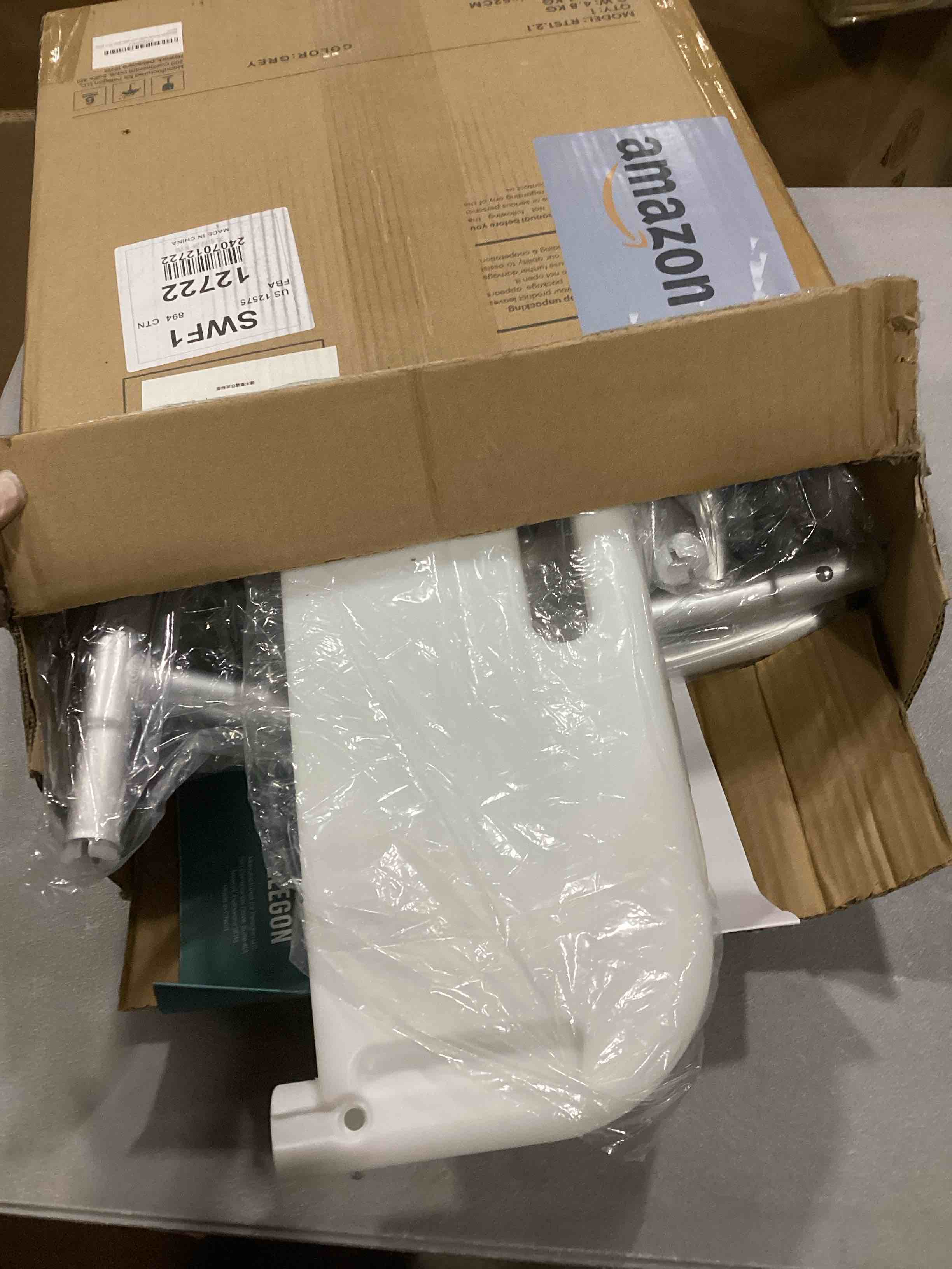 https://s3.amazonaws.com/lotting-images-prod/bidfta/RED6680179_1733228388784.jpeg