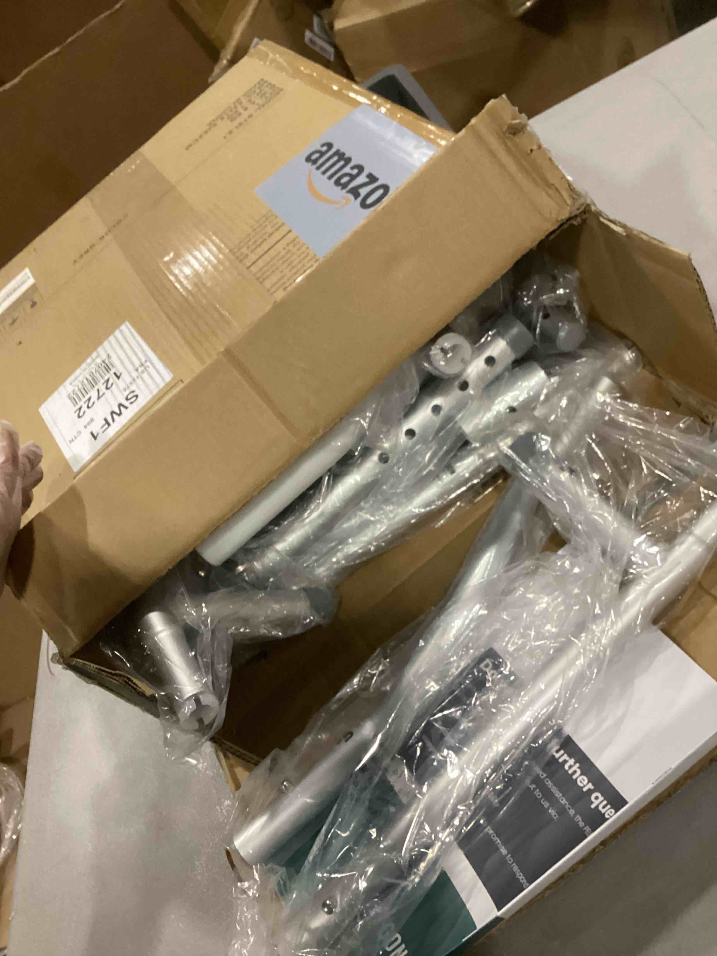 https://s3.amazonaws.com/lotting-images-prod/bidfta/RED6680179_1733228398746.jpeg