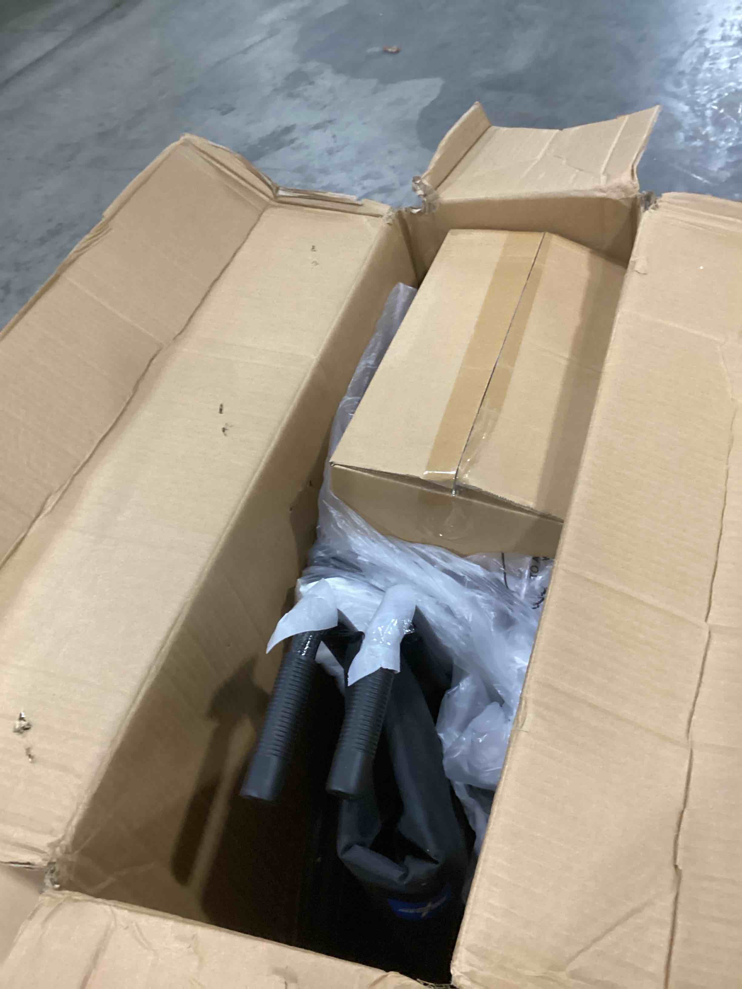 https://s3.amazonaws.com/lotting-images-prod/bidfta/RED6680211_1733232533502.jpeg