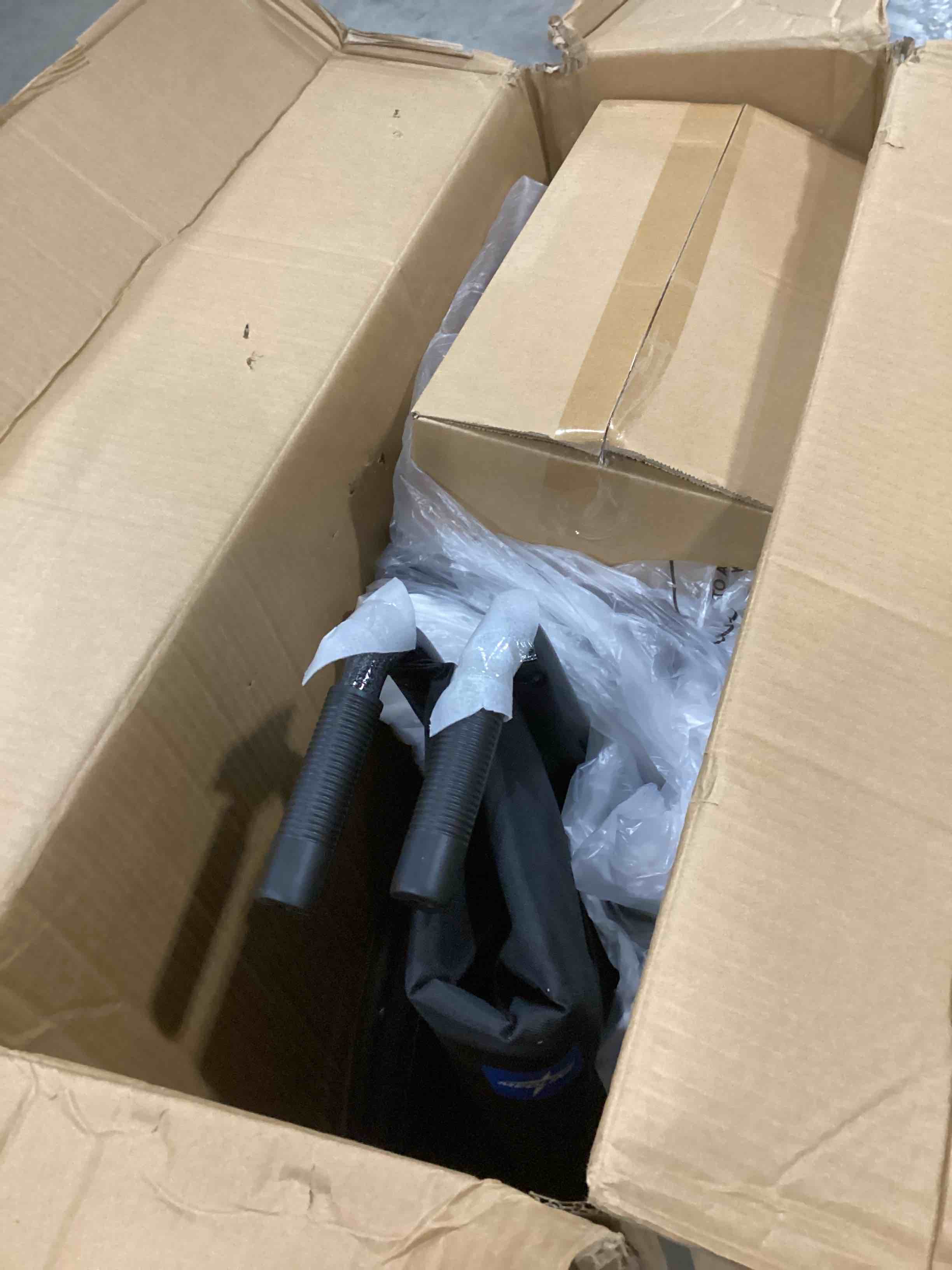 https://s3.amazonaws.com/lotting-images-prod/bidfta/RED6680211_1733232535264.jpeg