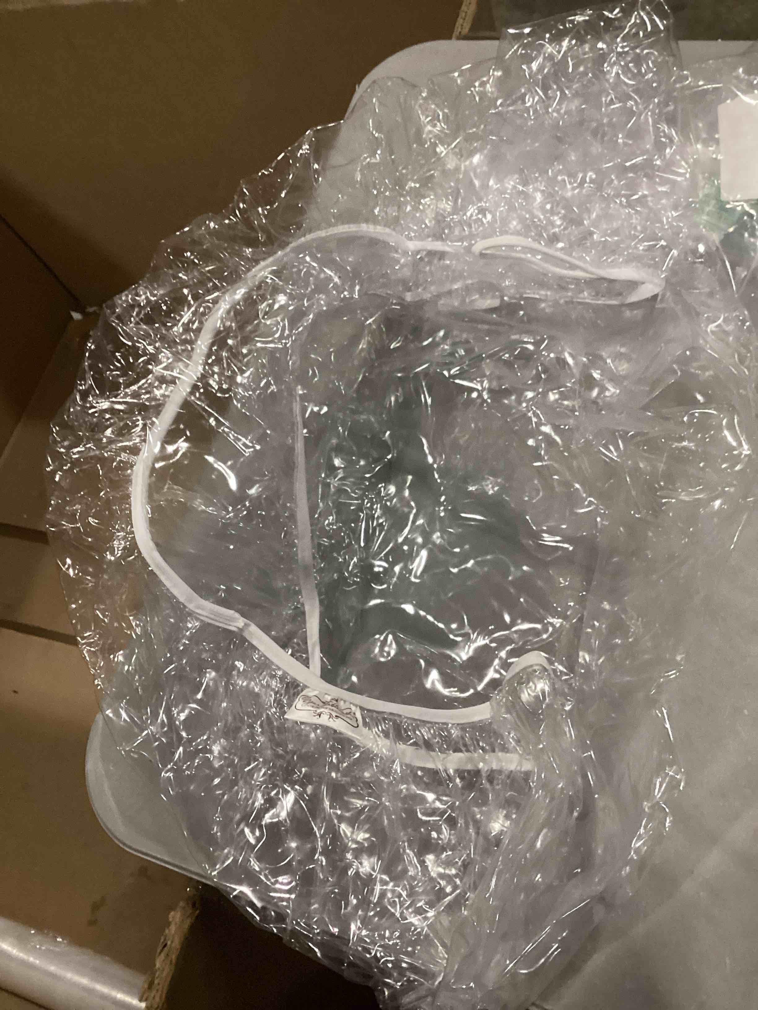 https://s3.amazonaws.com/lotting-images-prod/bidfta/RED6680444_1733315964337.jpeg