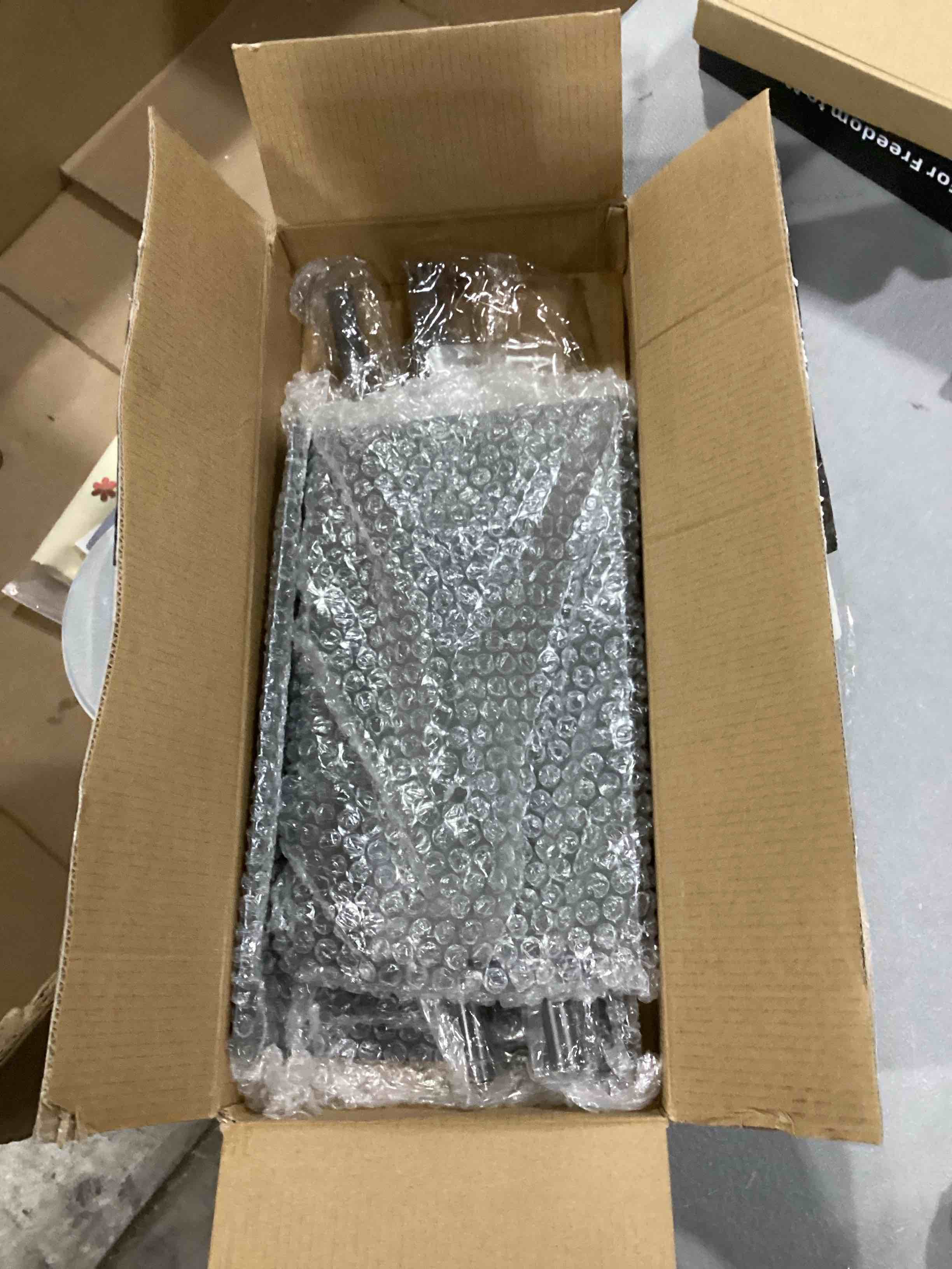 https://s3.amazonaws.com/lotting-images-prod/bidfta/RED6680492_1733320297918.jpeg