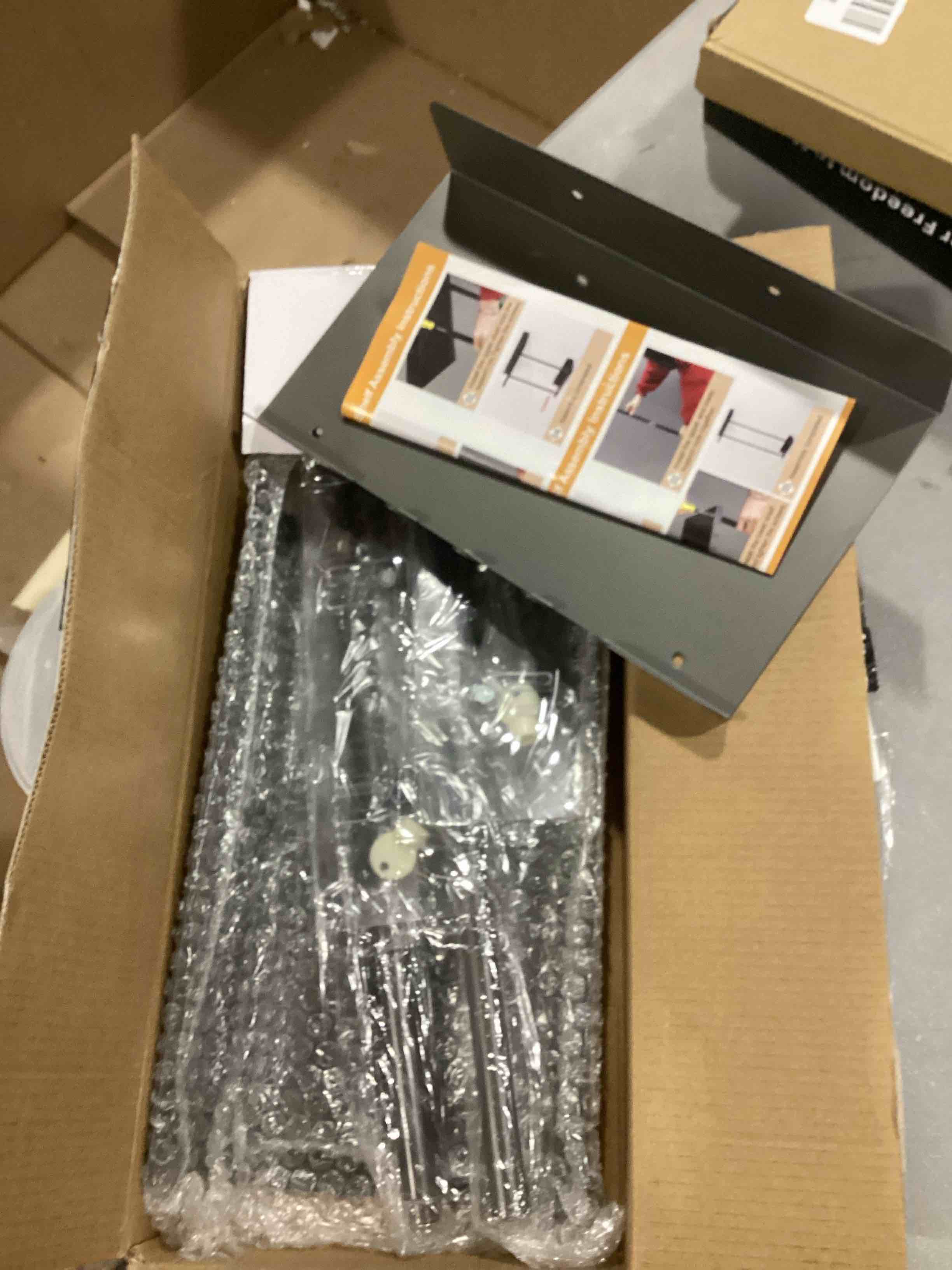 https://s3.amazonaws.com/lotting-images-prod/bidfta/RED6680492_1733320310829.jpeg