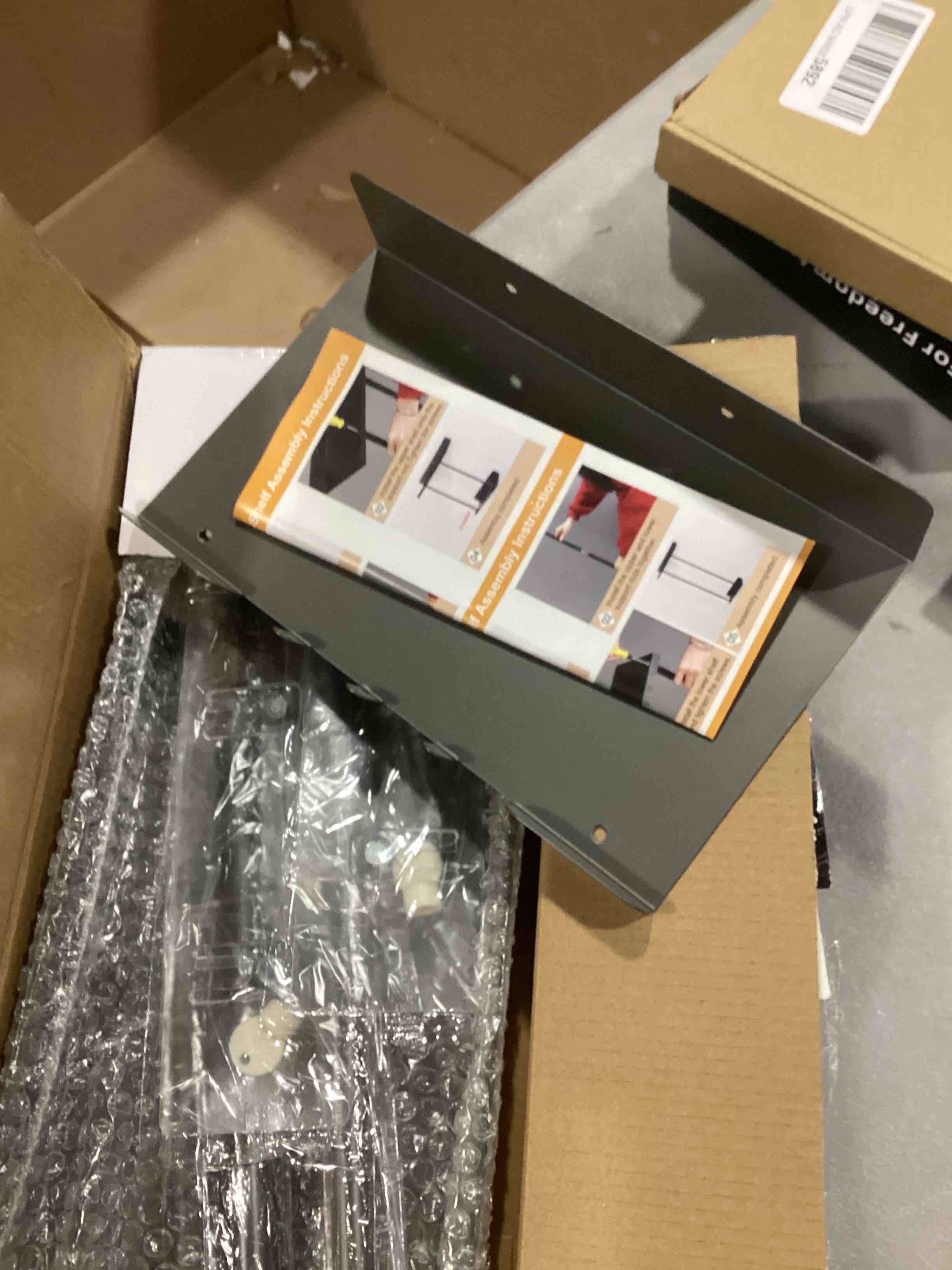https://s3.amazonaws.com/lotting-images-prod/bidfta/RED6680492_1733320312119.jpeg
