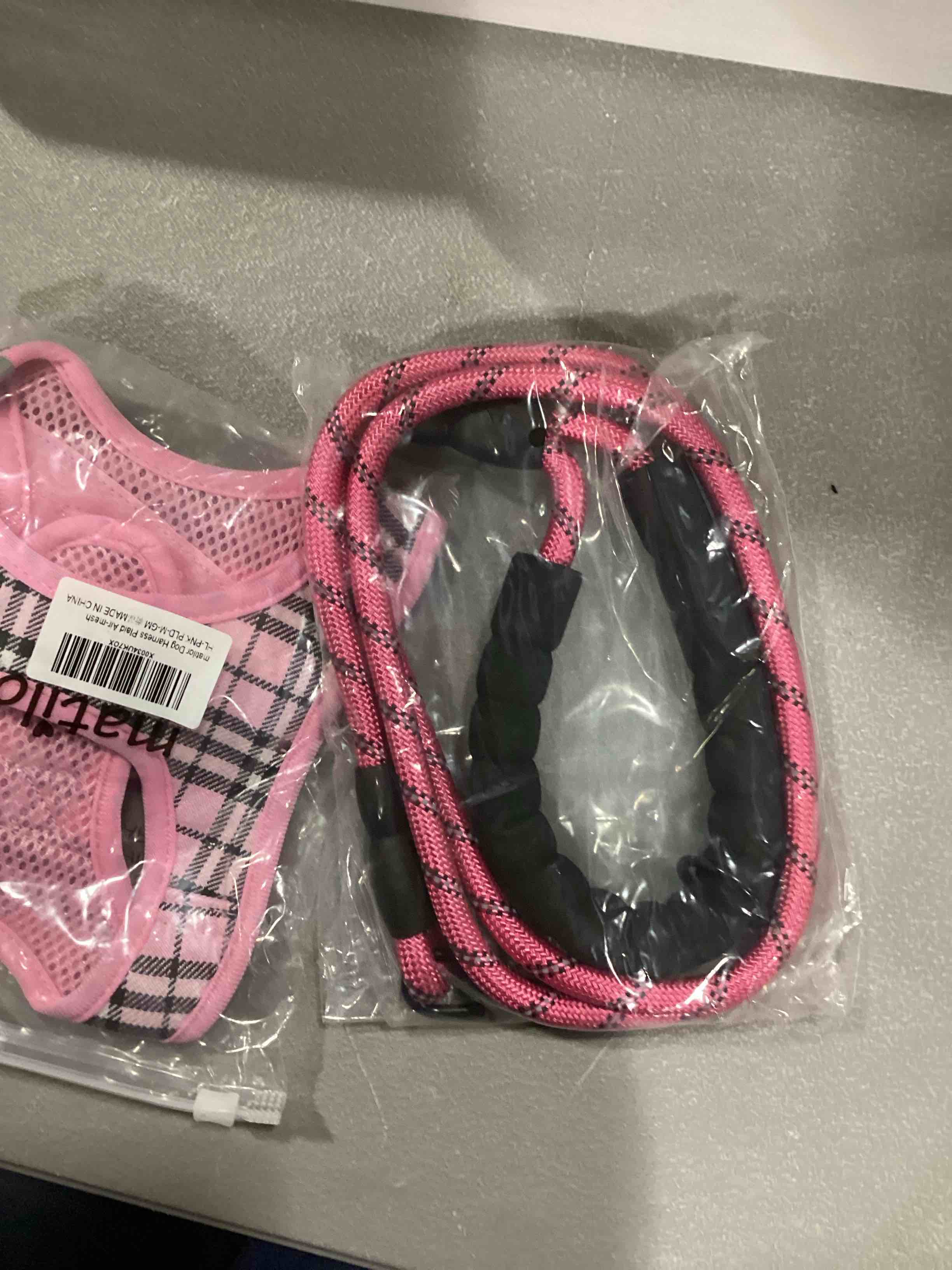 https://s3.amazonaws.com/lotting-images-prod/bidfta/RED6680653_1733401101045.jpeg