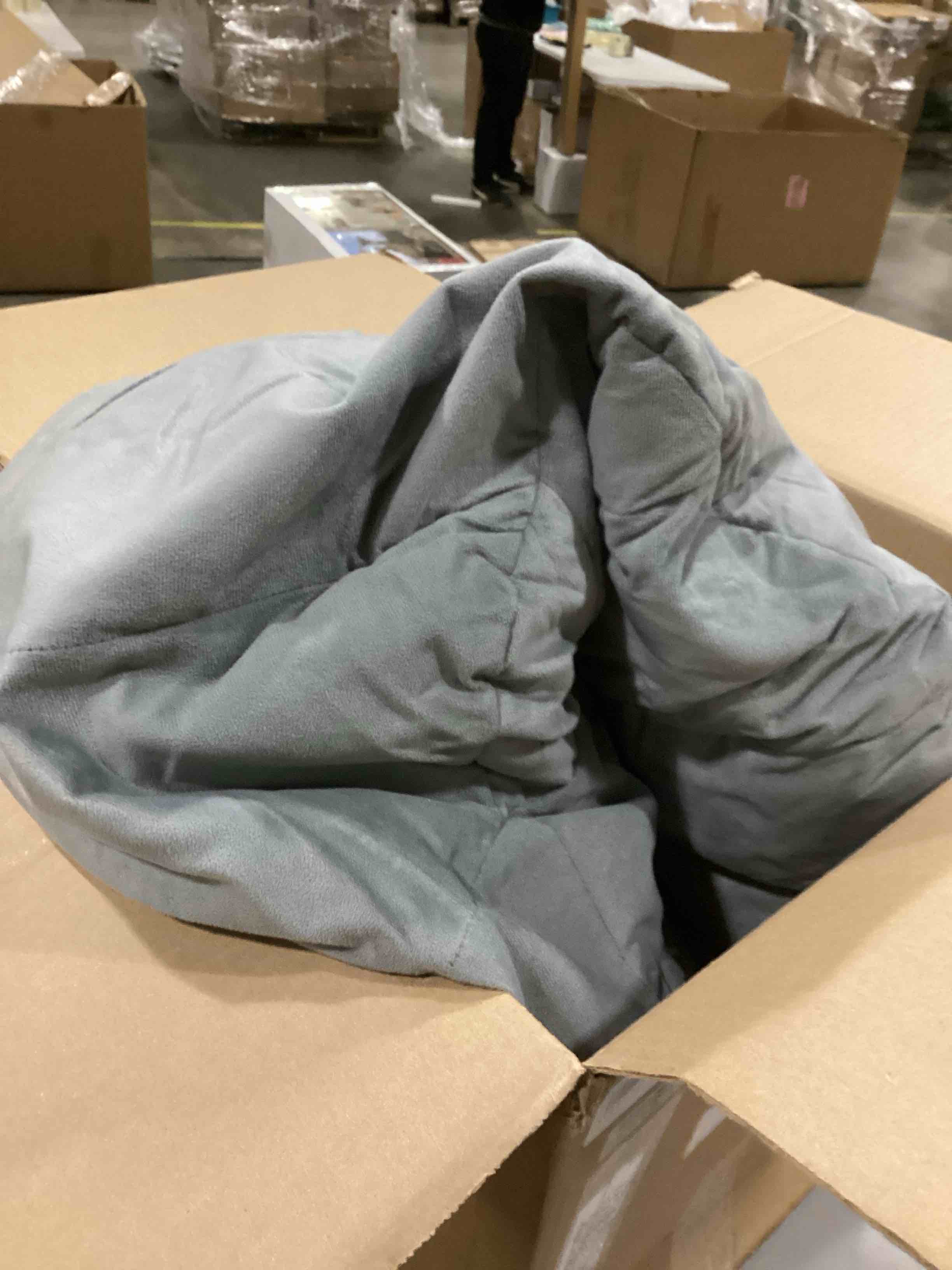 https://s3.amazonaws.com/lotting-images-prod/bidfta/RED6680850_1733488521669.jpeg