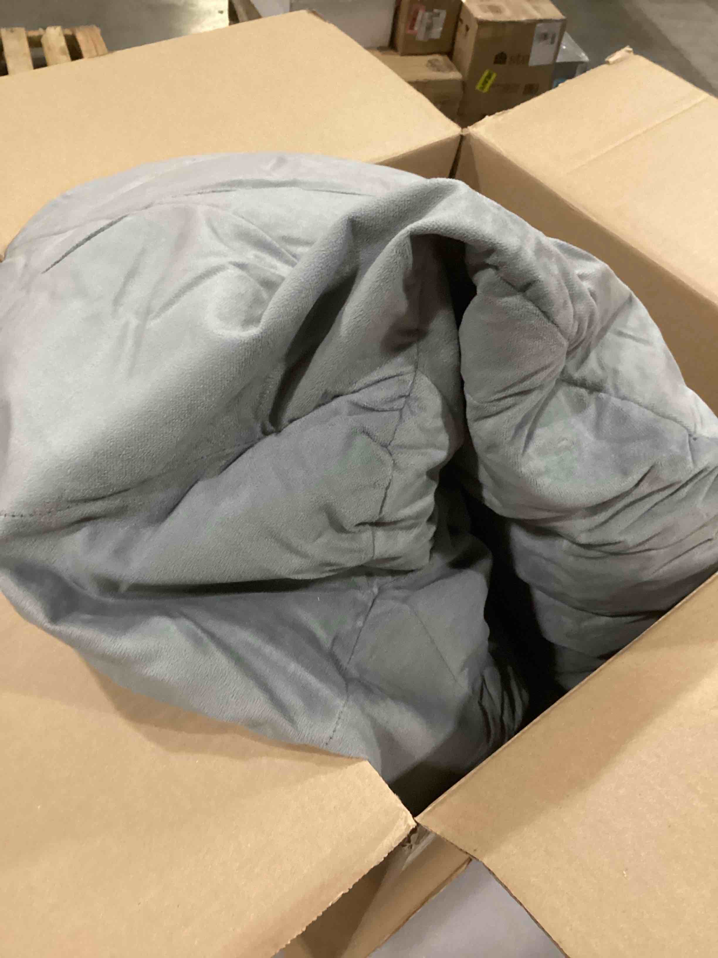 https://s3.amazonaws.com/lotting-images-prod/bidfta/RED6680850_1733488523932.jpeg