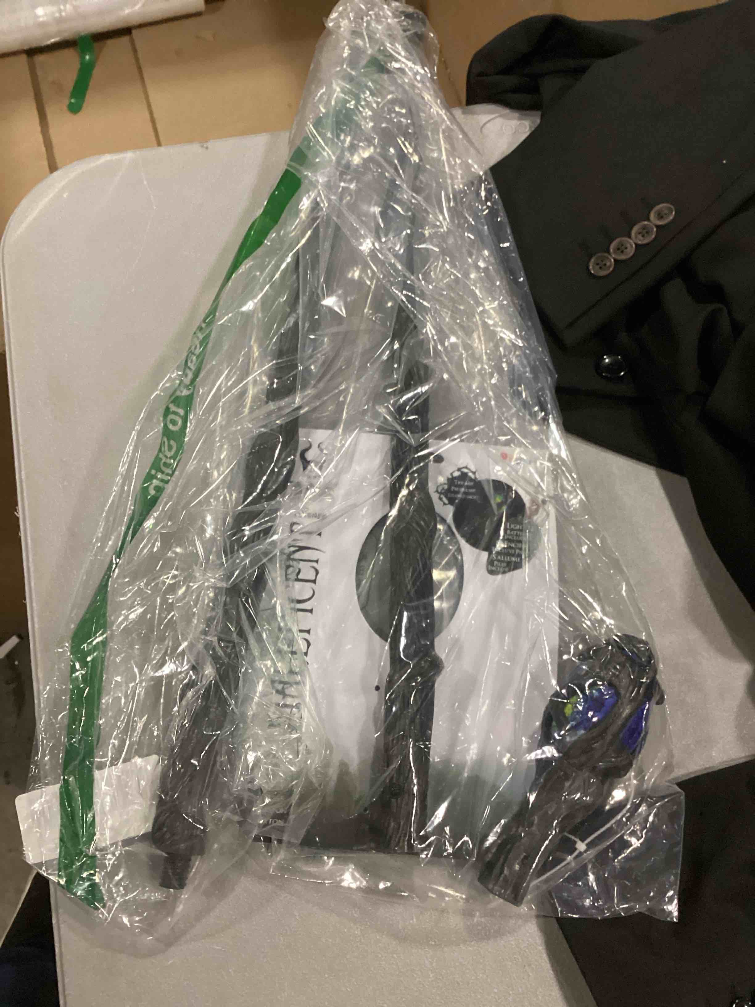 https://s3.amazonaws.com/lotting-images-prod/bidfta/RED6681311_1733855184329.jpeg