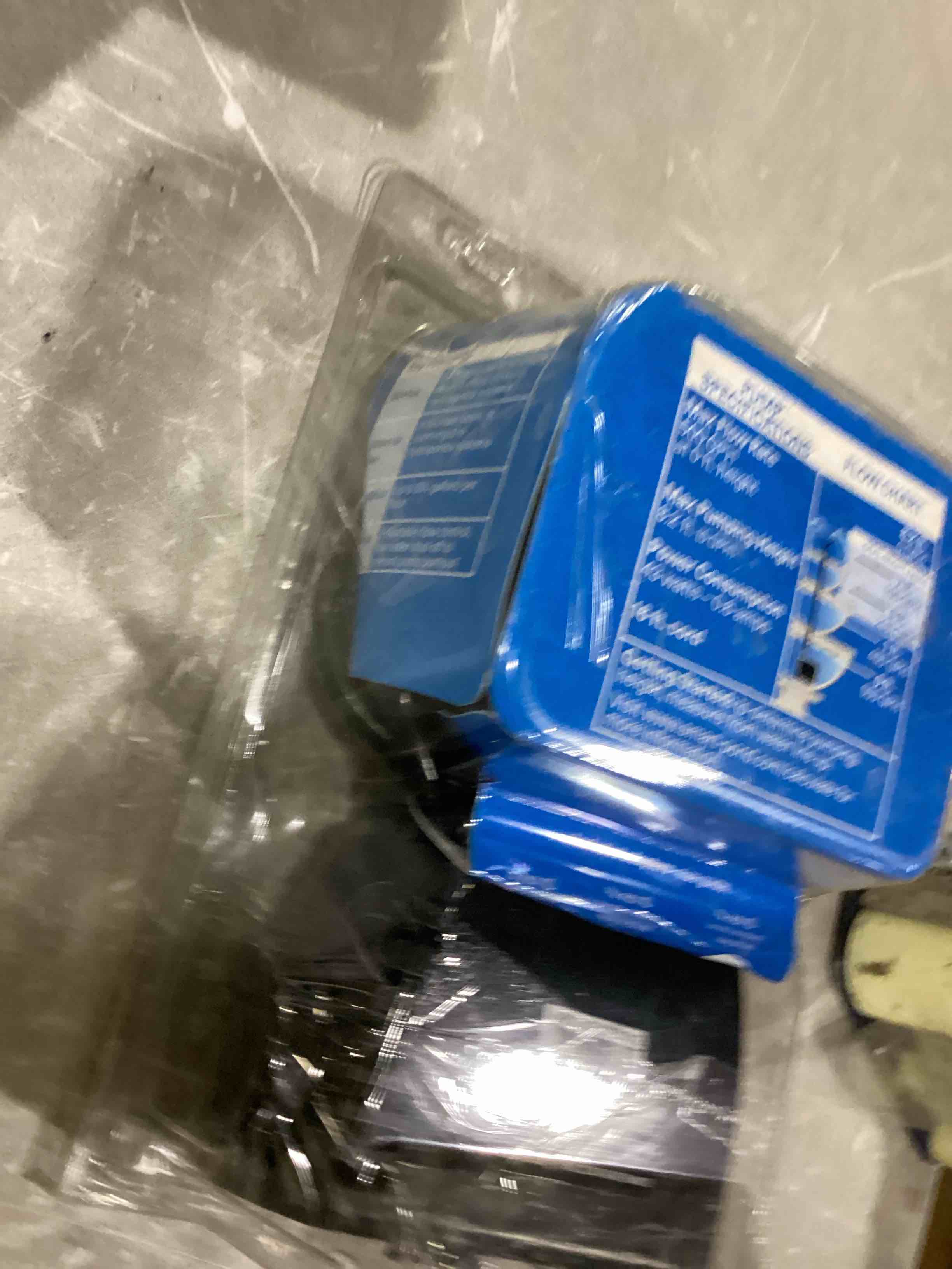 https://s3.amazonaws.com/lotting-images-prod/bidfta/RED6681628_1732120745481.jpeg