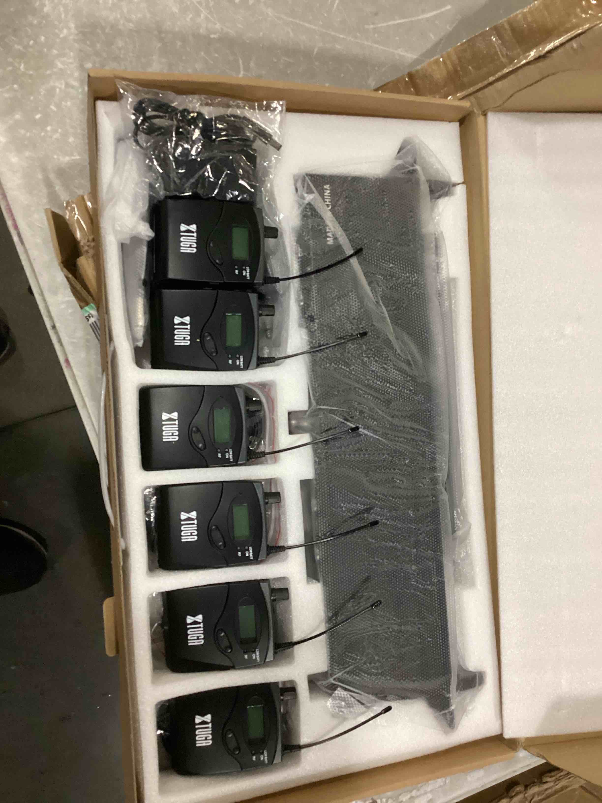 https://s3.amazonaws.com/lotting-images-prod/bidfta/RED6681697_1732133081707.jpeg