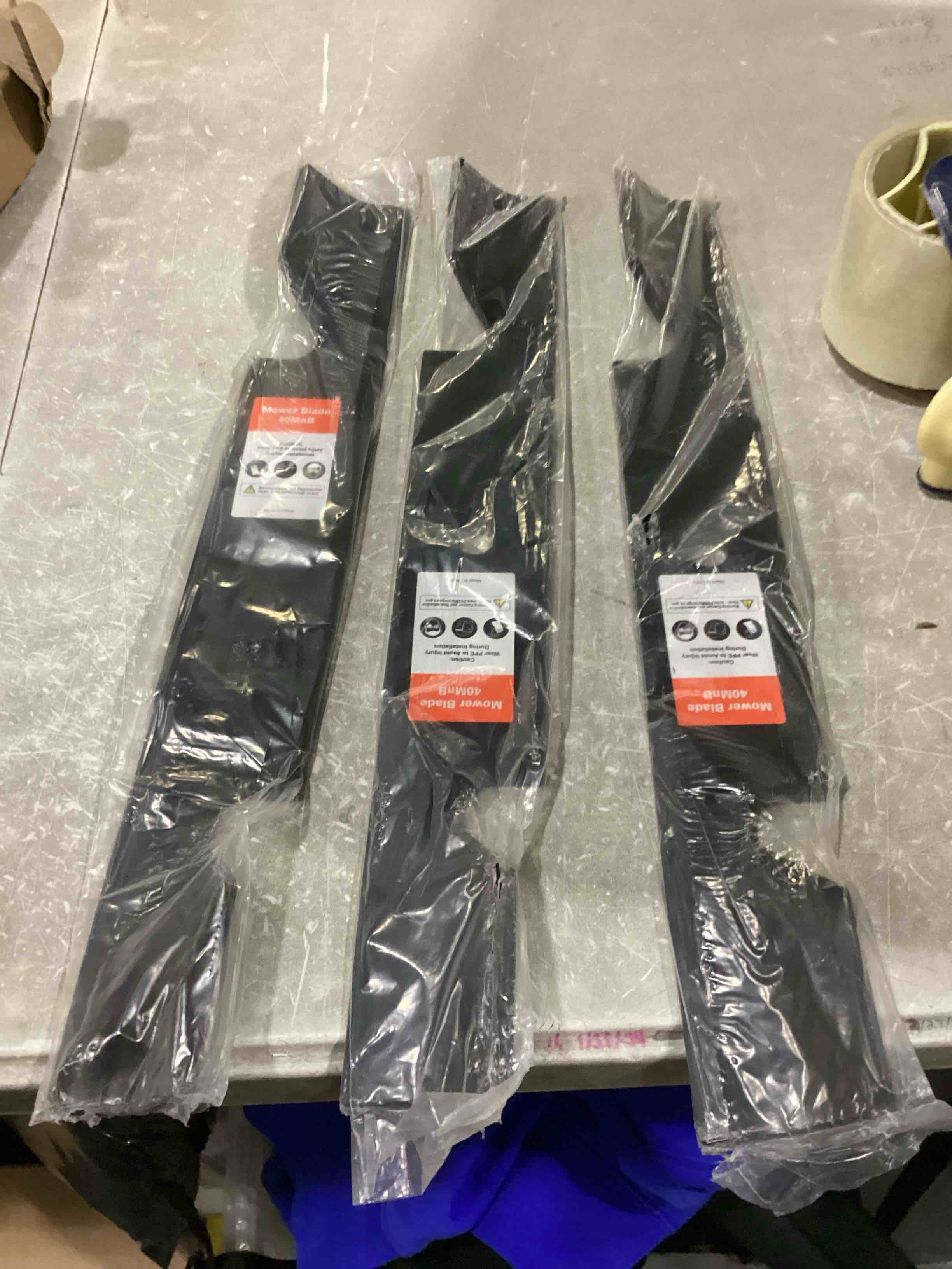 https://s3.amazonaws.com/lotting-images-prod/bidfta/RED6681708_1732191560907.jpeg