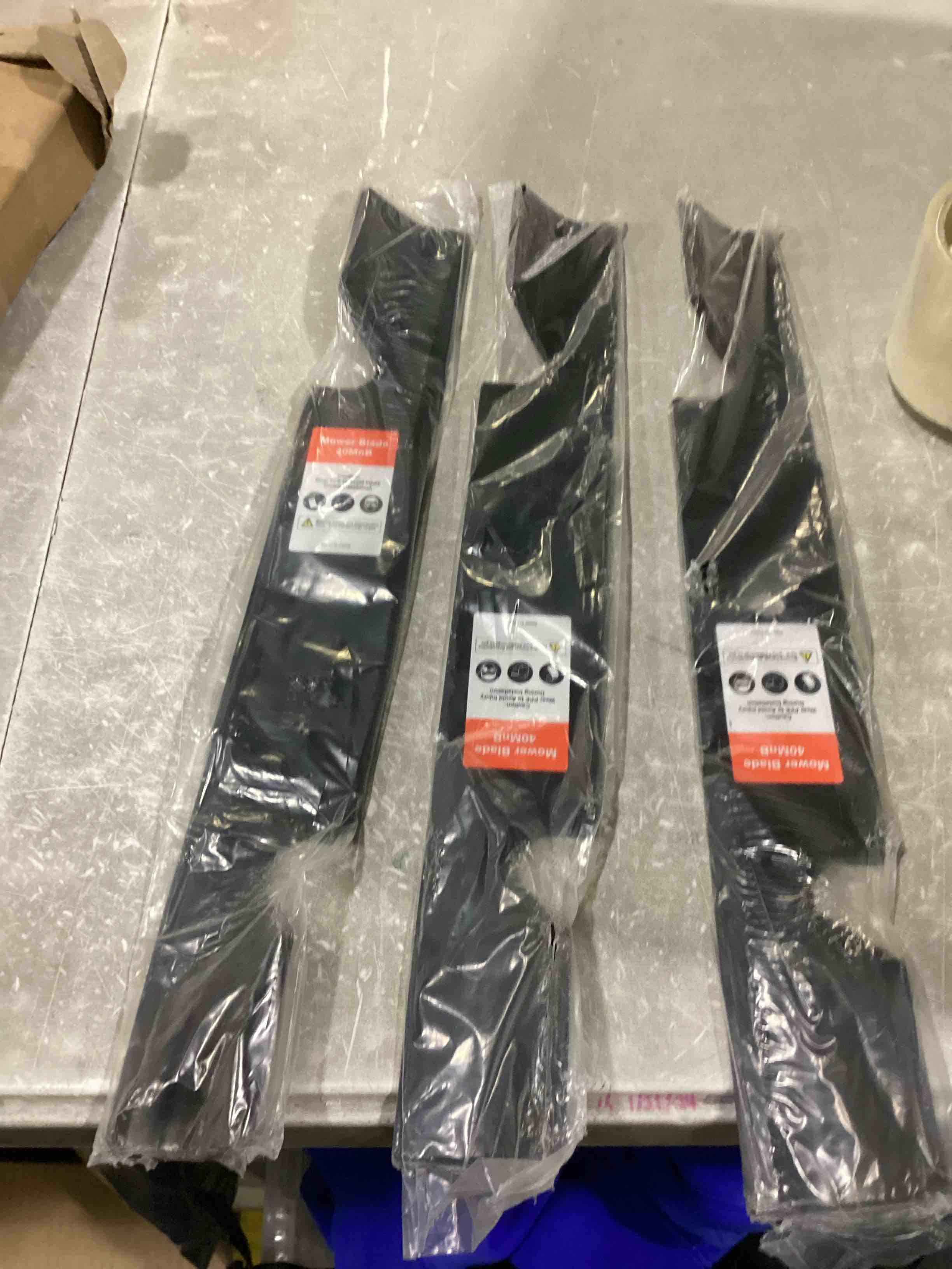 https://s3.amazonaws.com/lotting-images-prod/bidfta/RED6681708_1732191562173.jpeg
