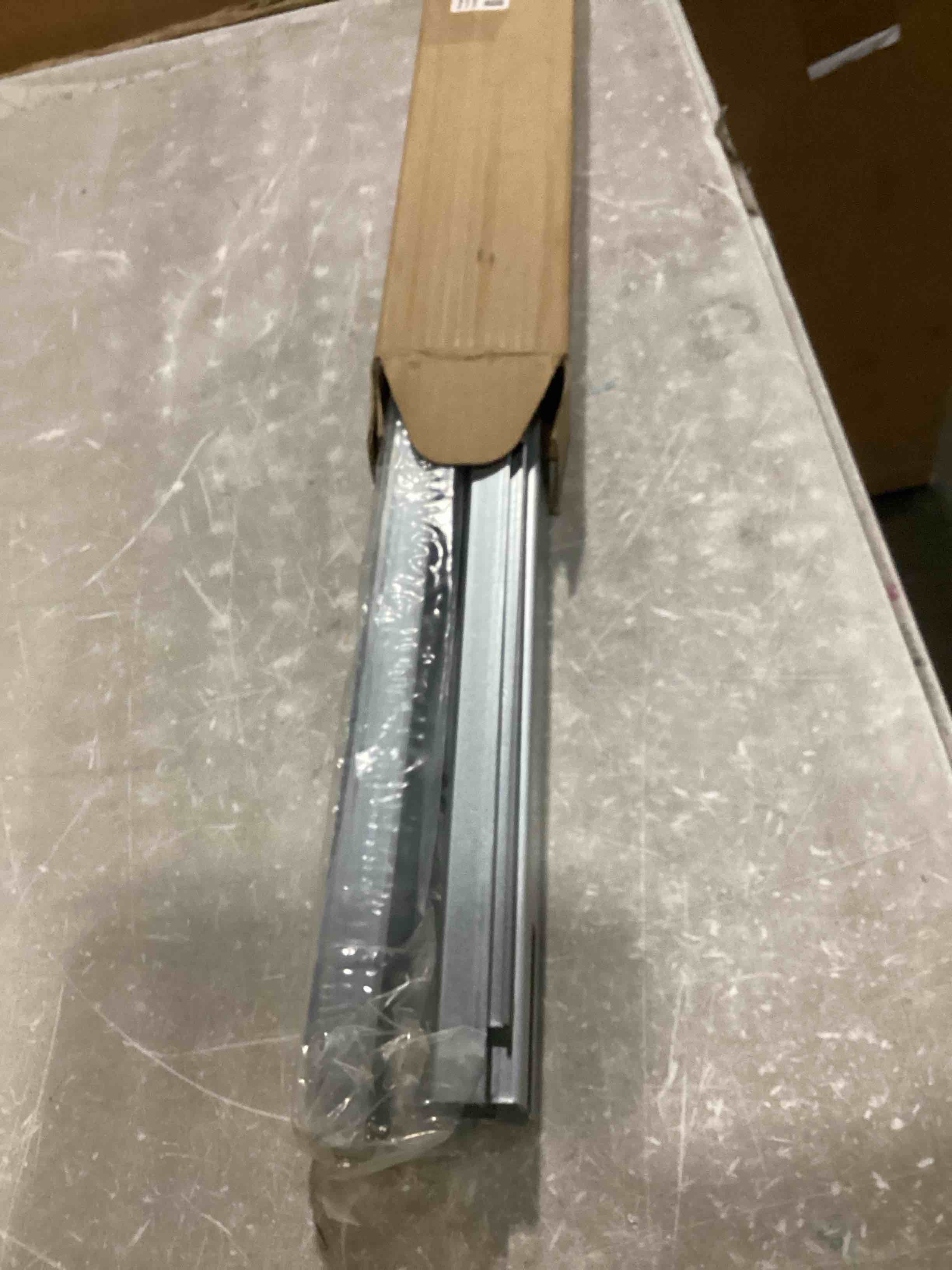 https://s3.amazonaws.com/lotting-images-prod/bidfta/RED6681772_1732205170760.jpeg