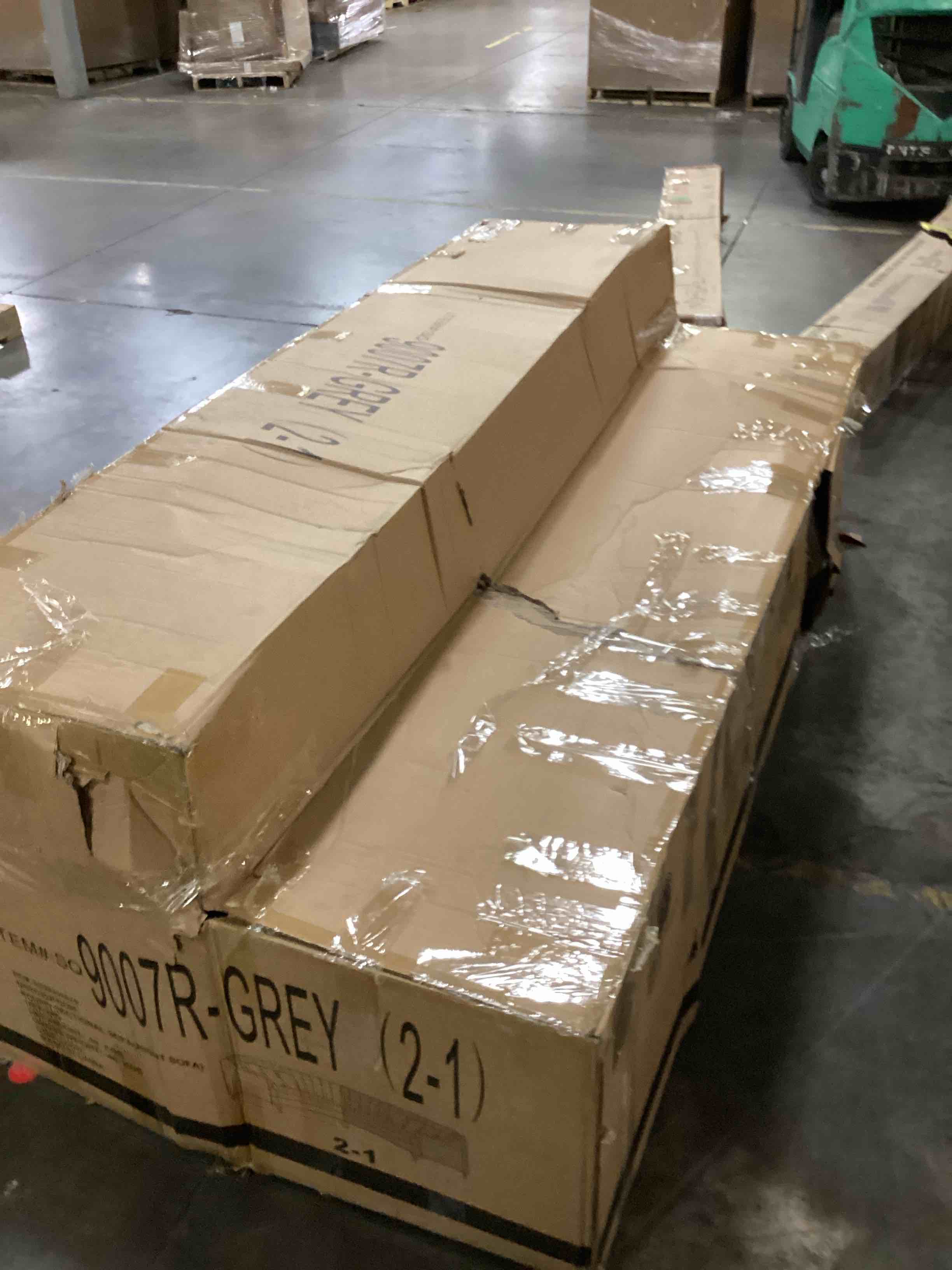 https://s3.amazonaws.com/lotting-images-prod/bidfta/RED6682059_1732710400860.jpeg