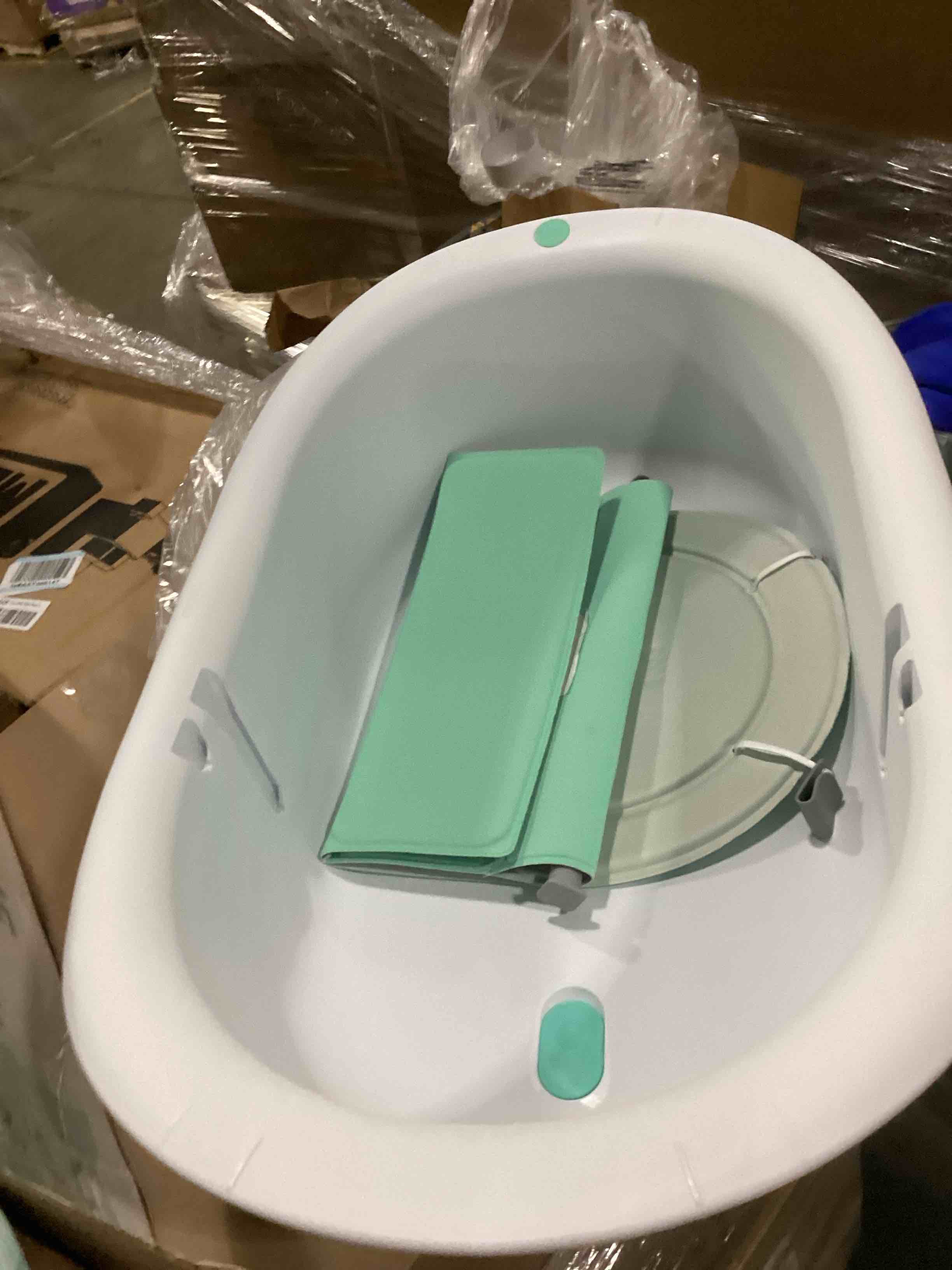 https://s3.amazonaws.com/lotting-images-prod/bidfta/RED6682112_1732736737612.jpeg