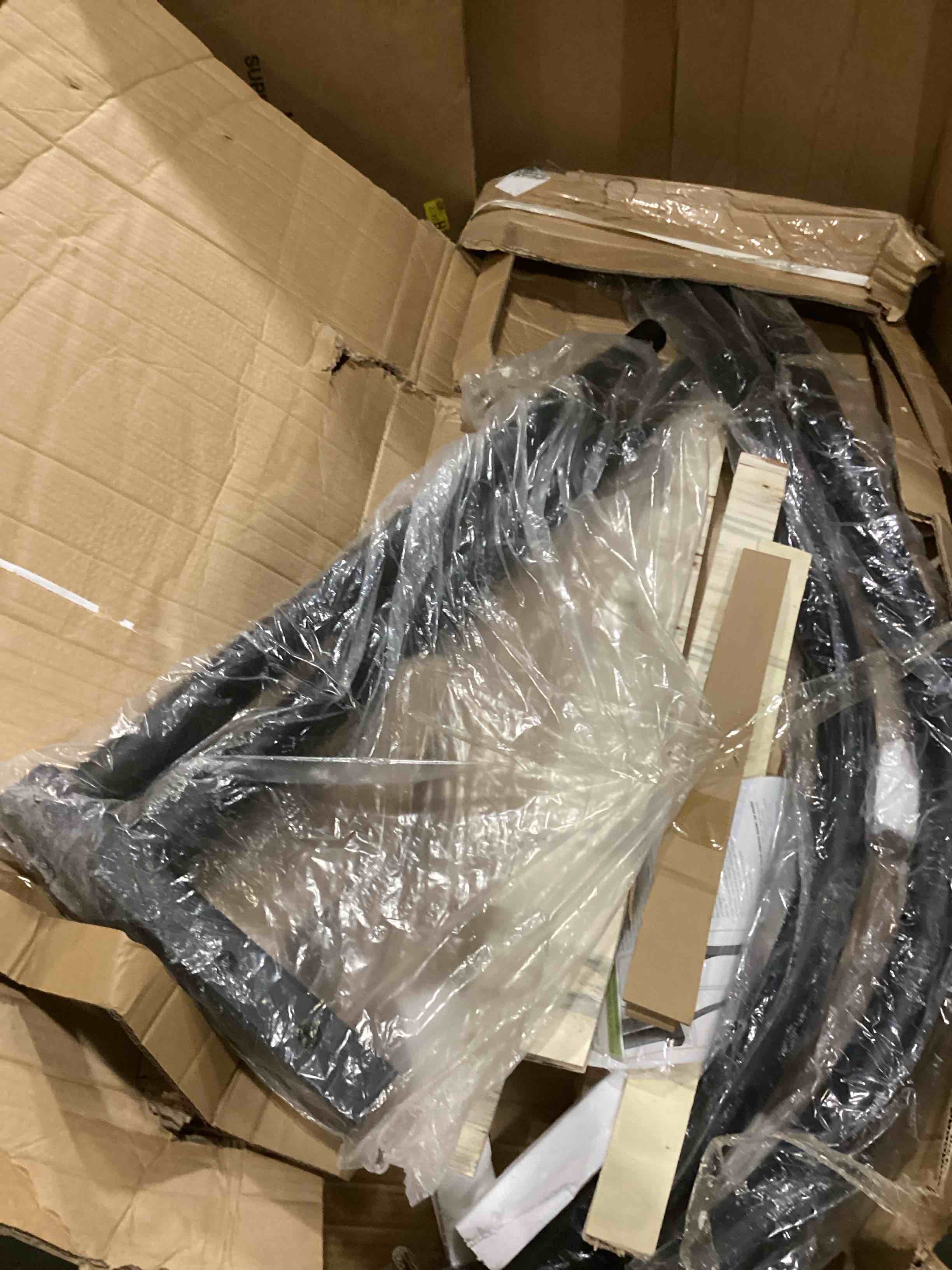https://s3.amazonaws.com/lotting-images-prod/bidfta/RED6682183_1732895262390.jpeg