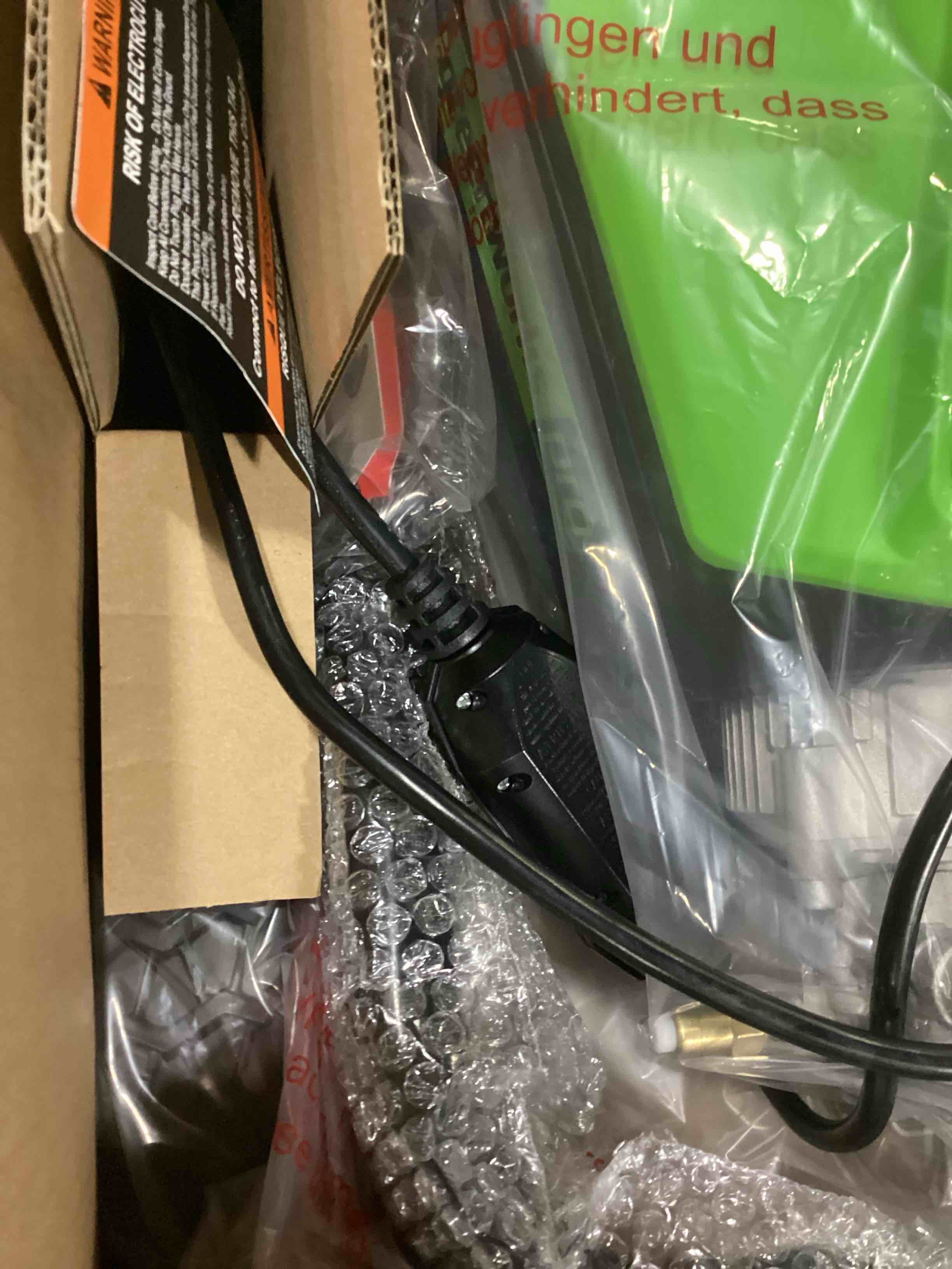 https://s3.amazonaws.com/lotting-images-prod/bidfta/RED6682340_1733170358914.jpeg