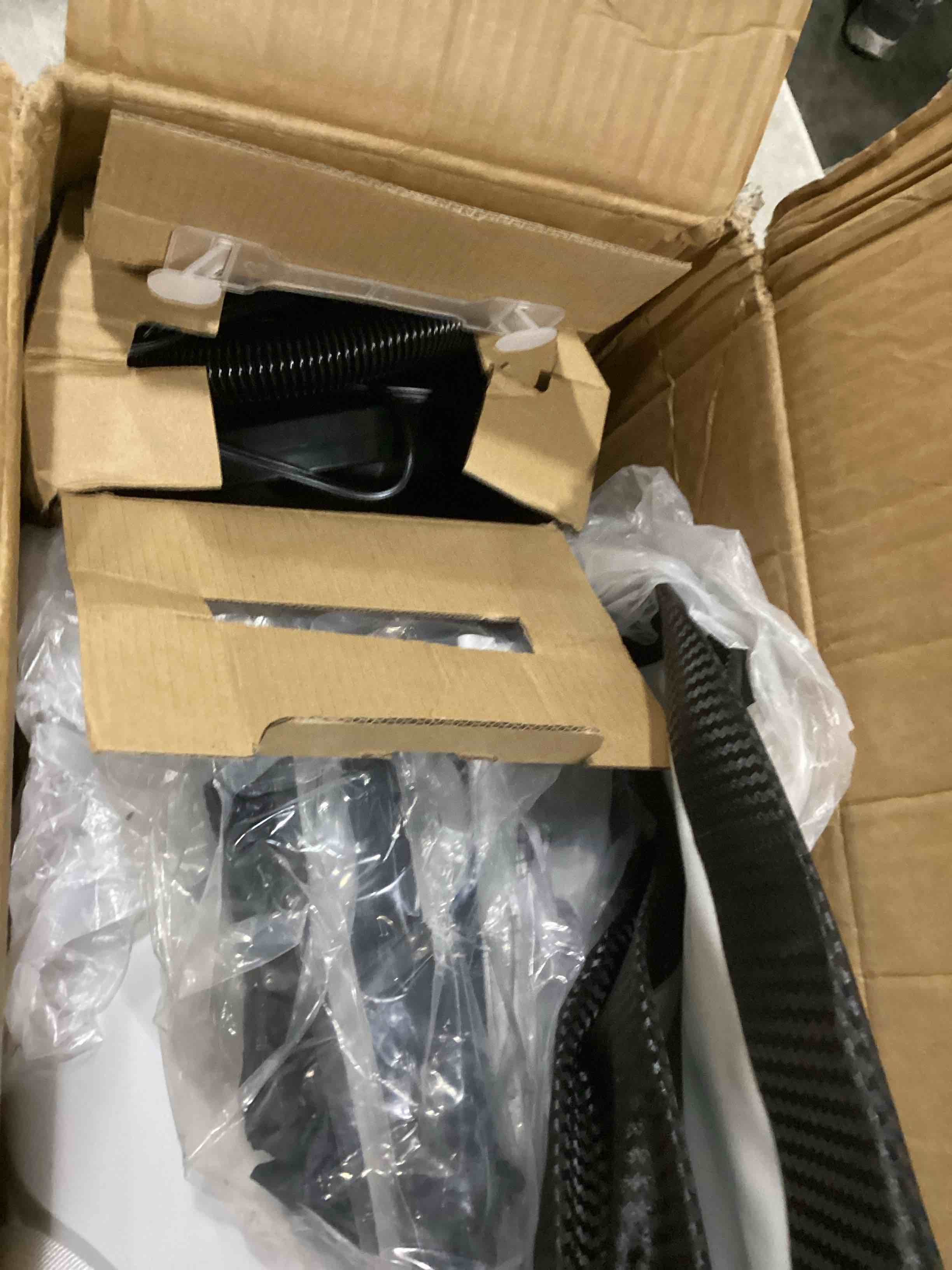 https://s3.amazonaws.com/lotting-images-prod/bidfta/RED6682520_1733322076767.jpeg