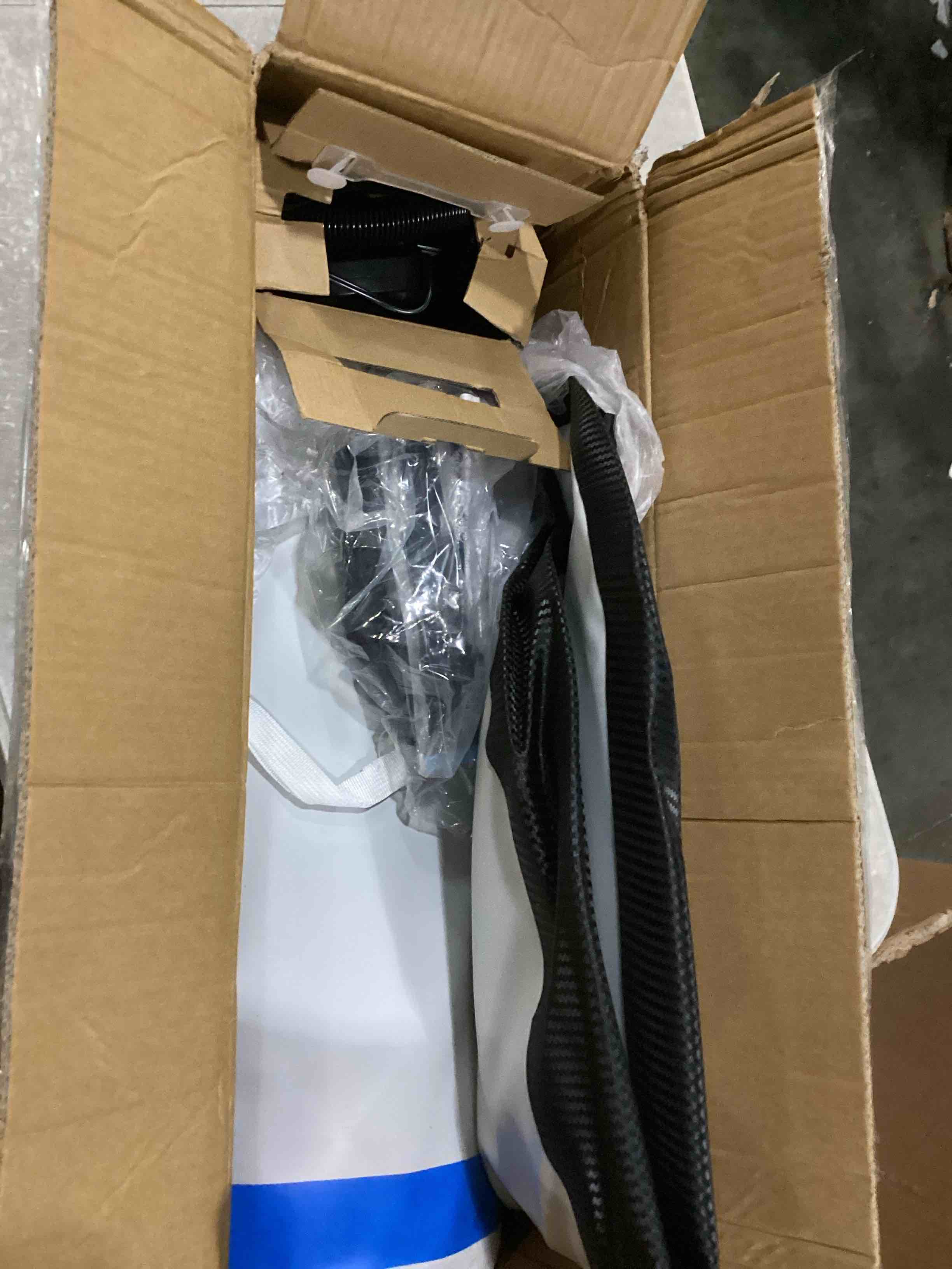 https://s3.amazonaws.com/lotting-images-prod/bidfta/RED6682520_1733322078557.jpeg