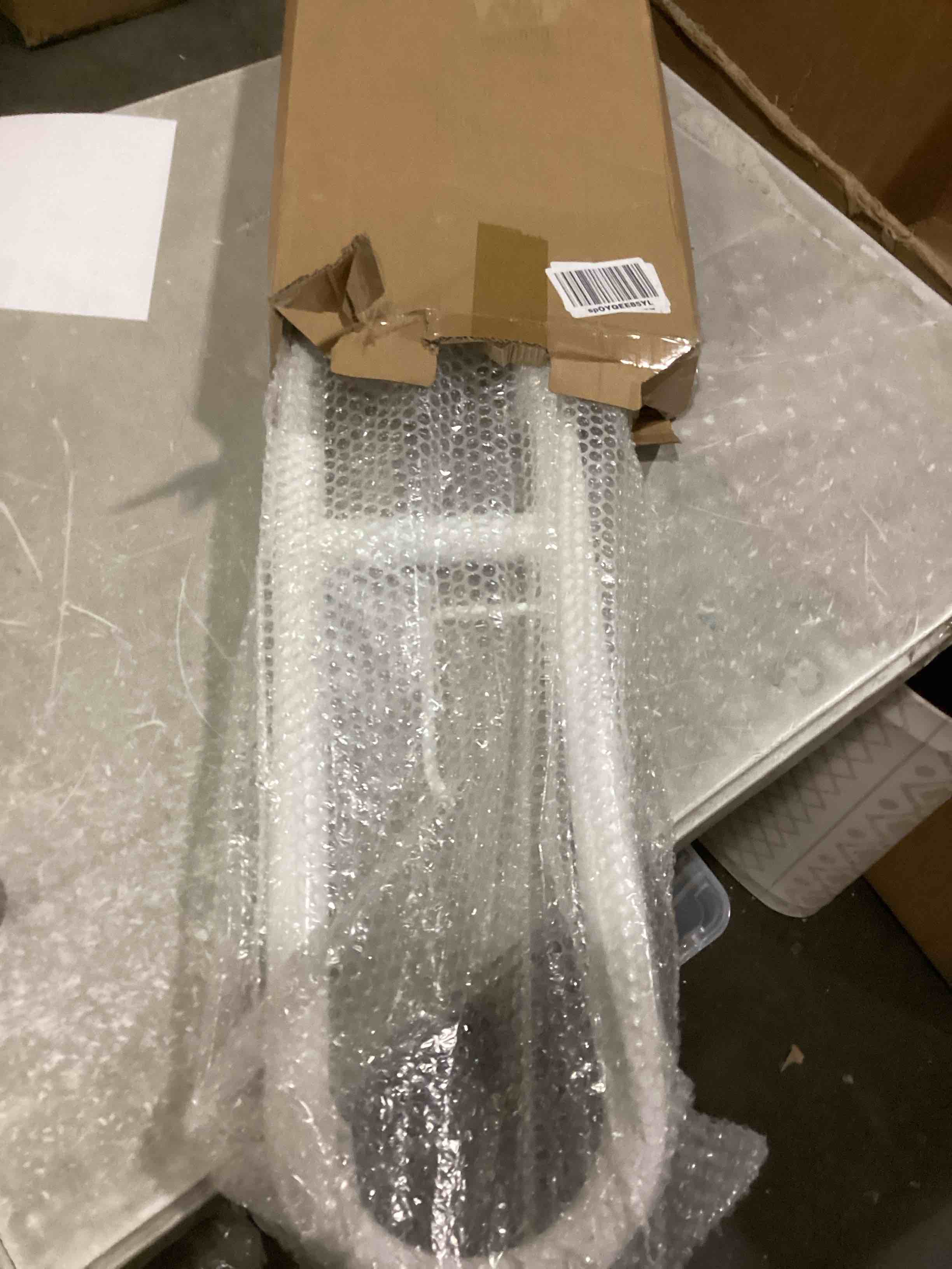 https://s3.amazonaws.com/lotting-images-prod/bidfta/RED6682561_1733330227827.jpeg