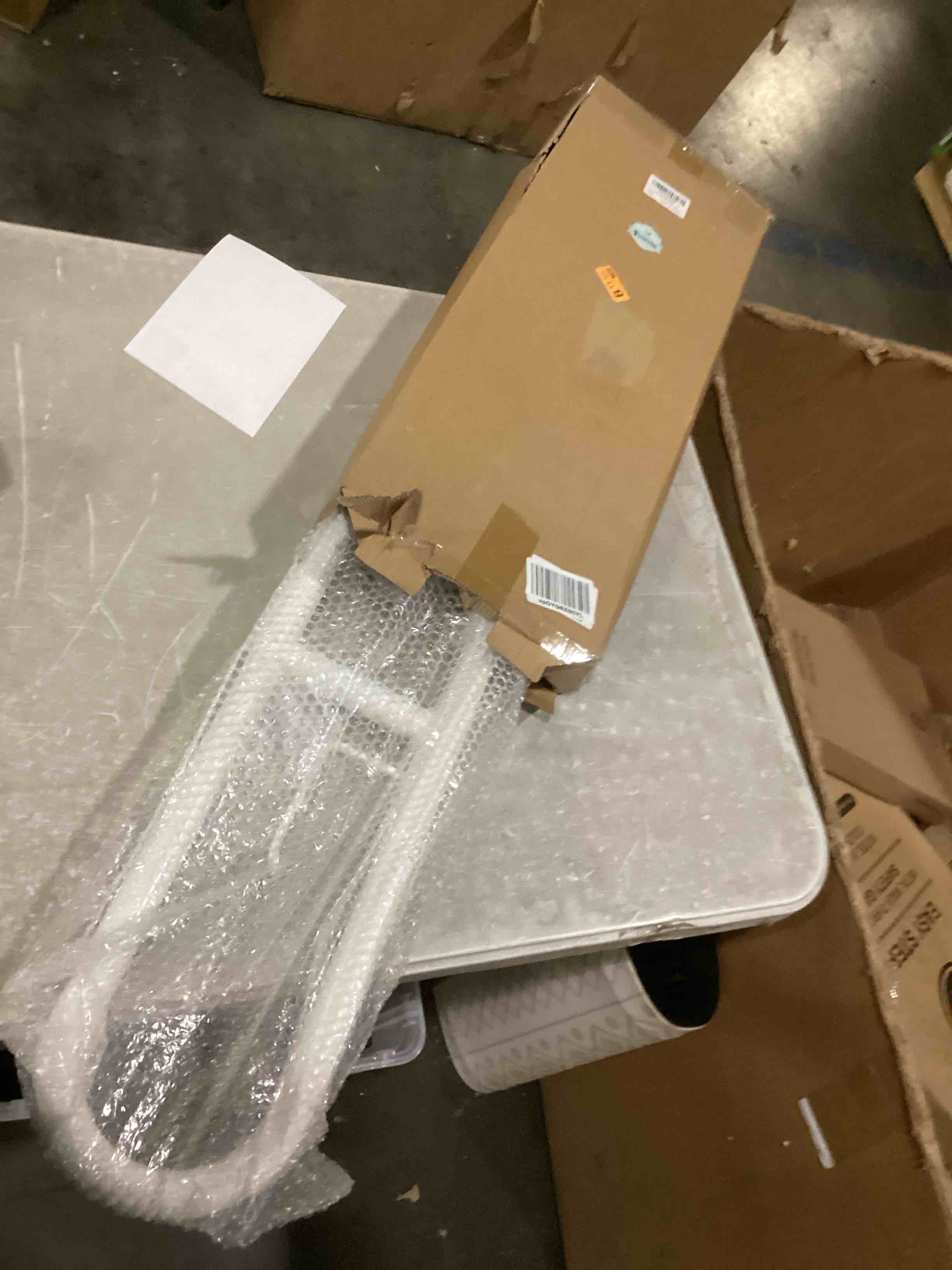 https://s3.amazonaws.com/lotting-images-prod/bidfta/RED6682561_1733330231315.jpeg