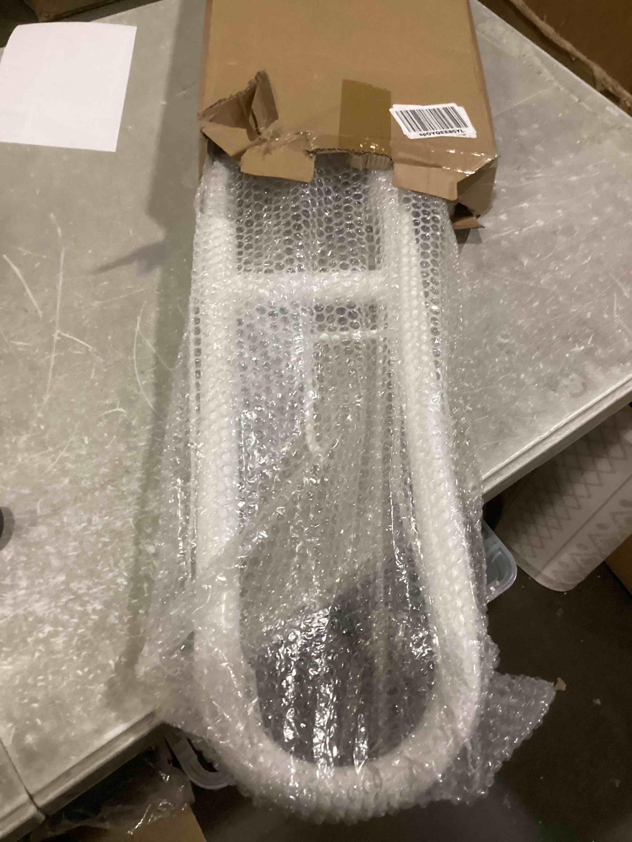 https://s3.amazonaws.com/lotting-images-prod/bidfta/RED6682561_1733330233274.jpeg