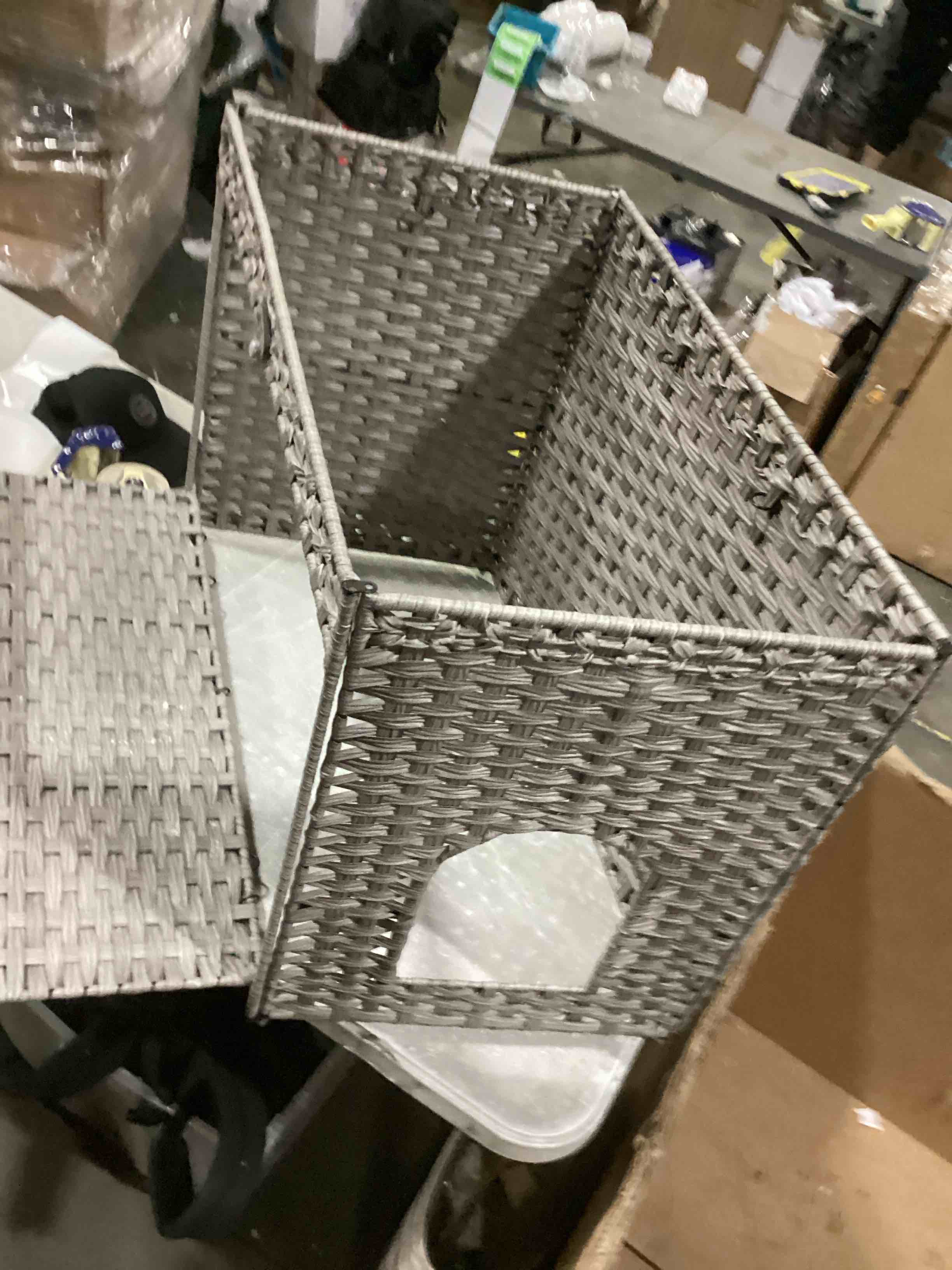 https://s3.amazonaws.com/lotting-images-prod/bidfta/RED6682609_1733340874614.jpeg