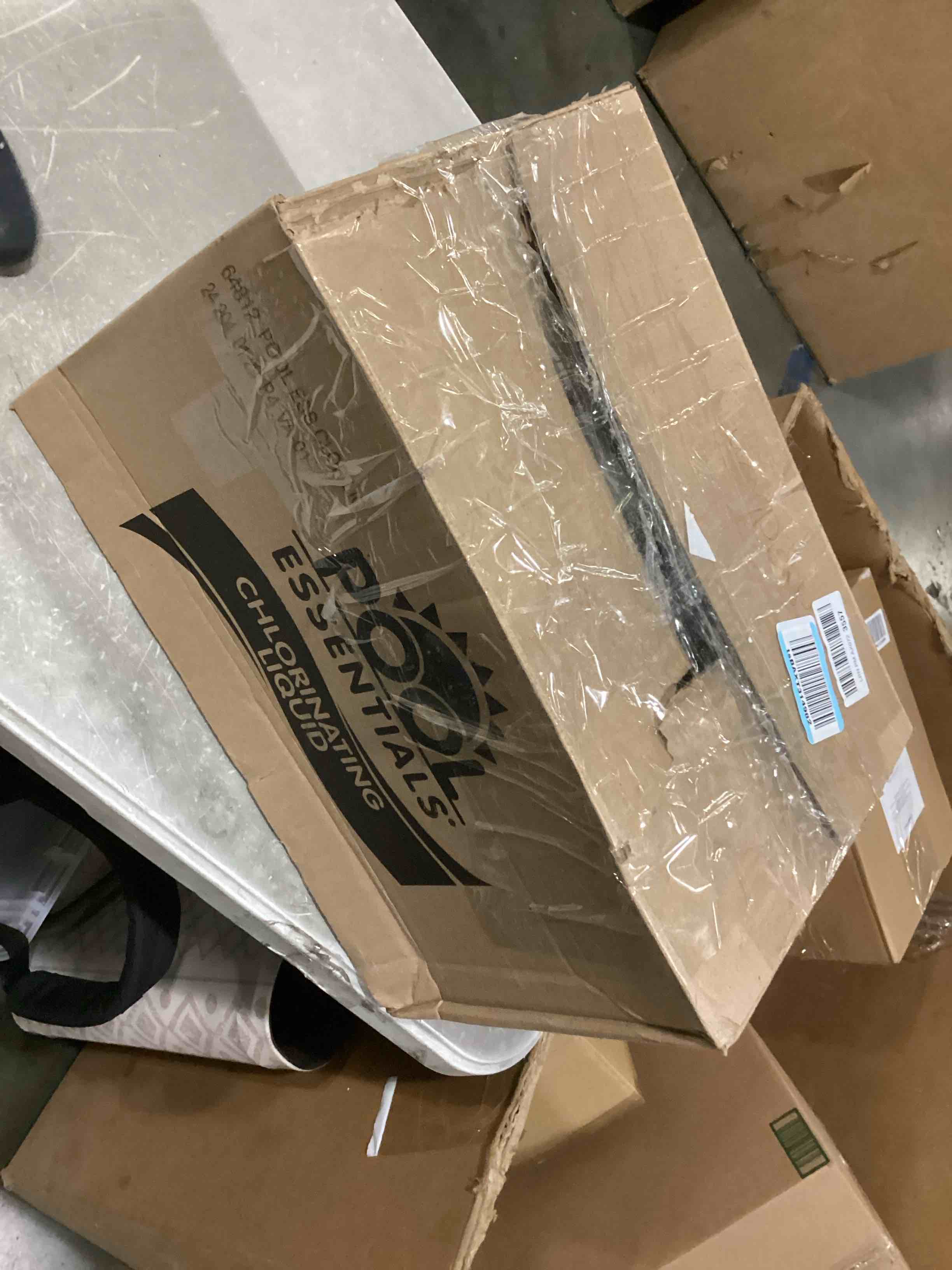 https://s3.amazonaws.com/lotting-images-prod/bidfta/RED6682720_1733487906954.jpeg