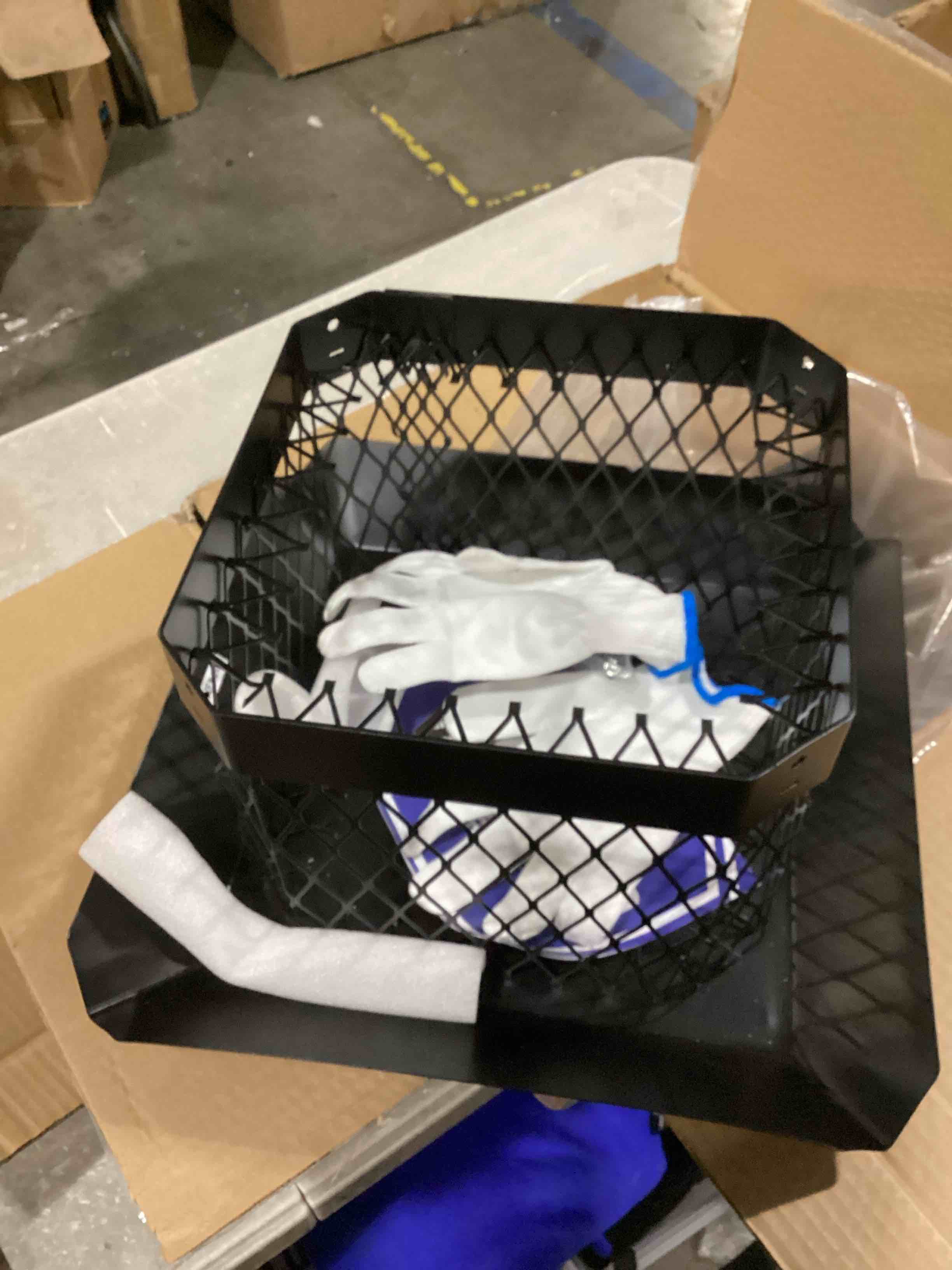 https://s3.amazonaws.com/lotting-images-prod/bidfta/RED6682789_1733496096870.jpeg