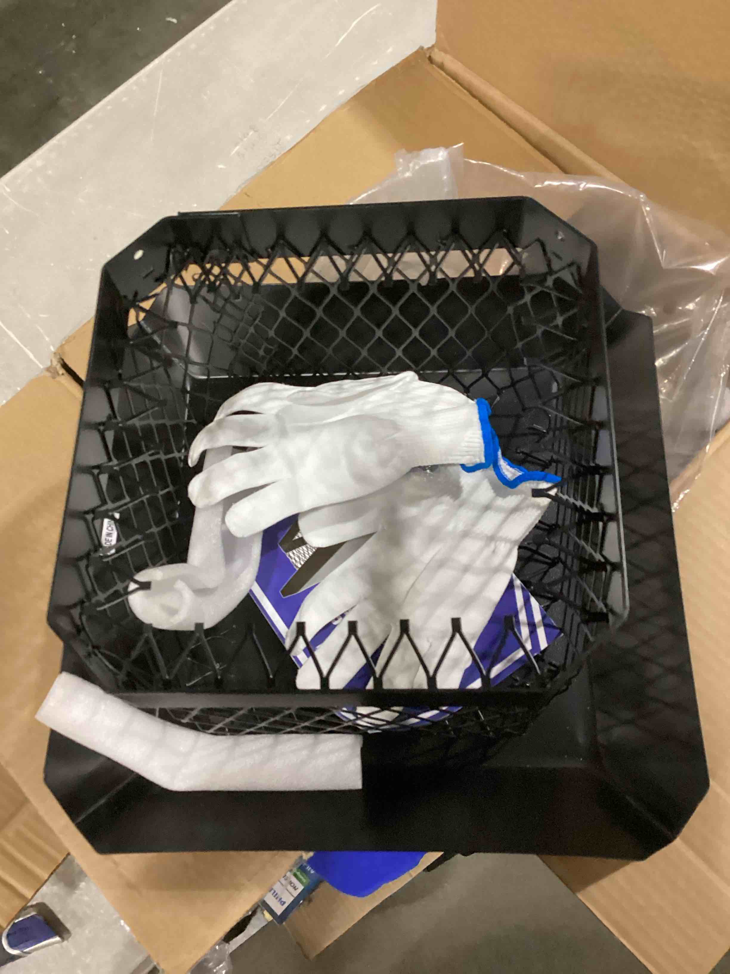 https://s3.amazonaws.com/lotting-images-prod/bidfta/RED6682789_1733496098581.jpeg