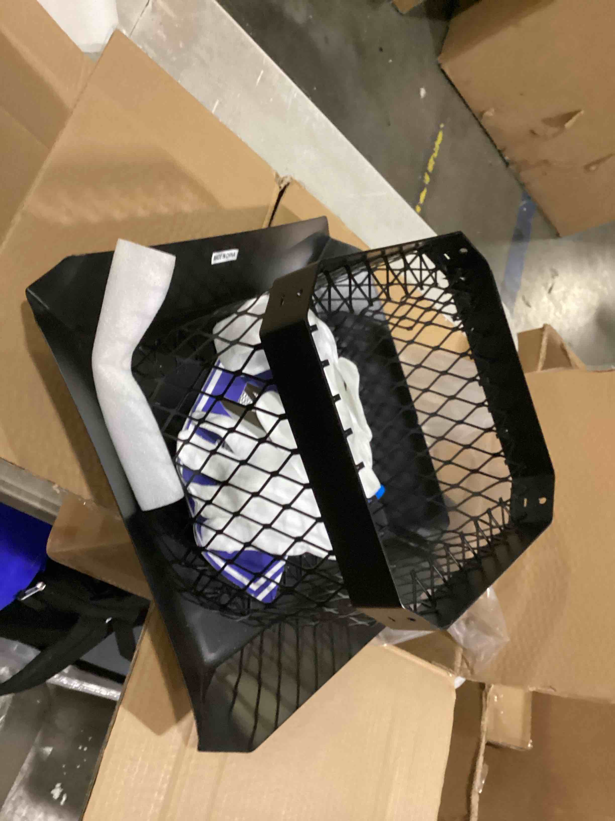 https://s3.amazonaws.com/lotting-images-prod/bidfta/RED6682789_1733496101747.jpeg