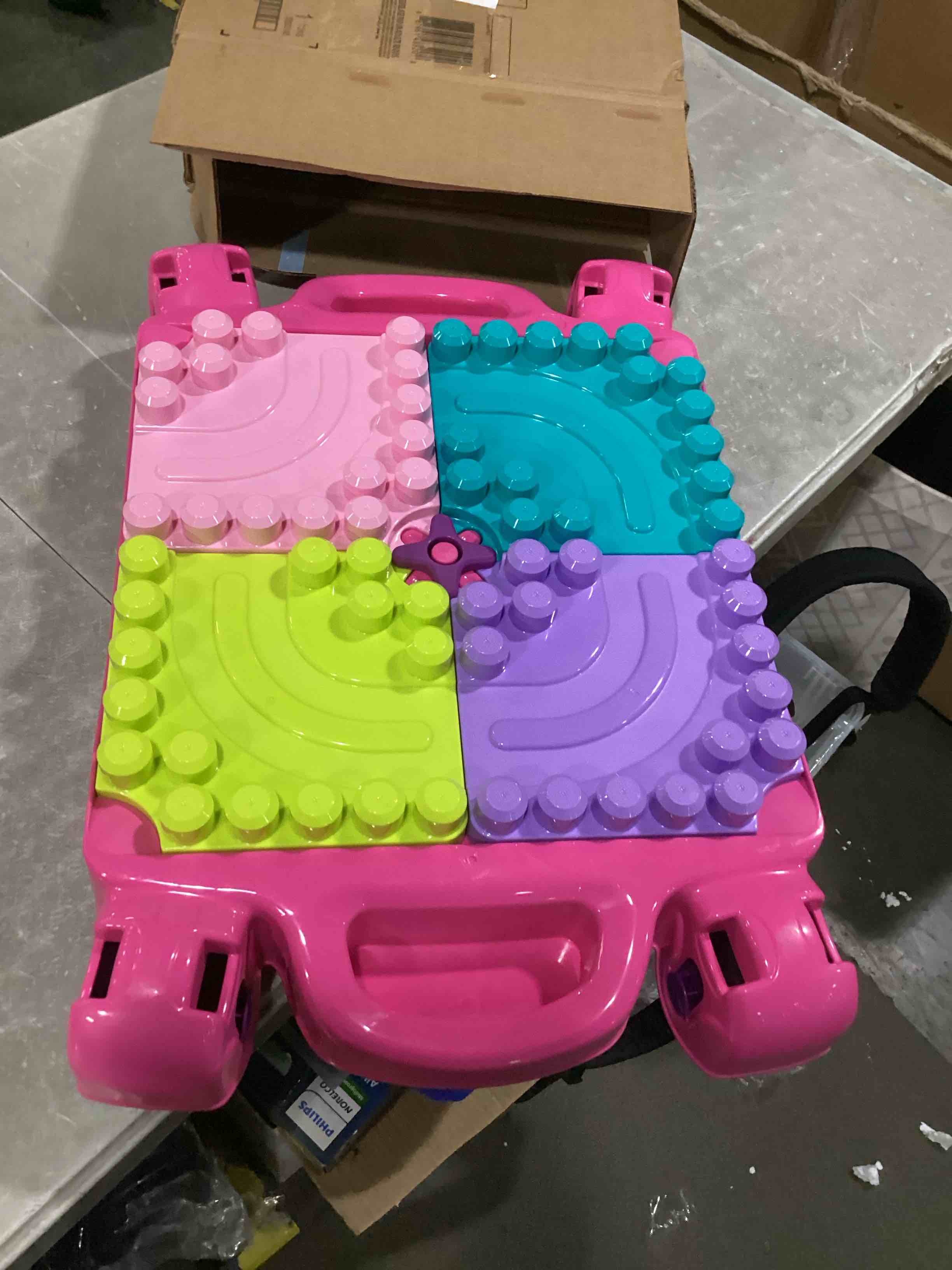 https://s3.amazonaws.com/lotting-images-prod/bidfta/RED6682790_1733496206232.jpeg