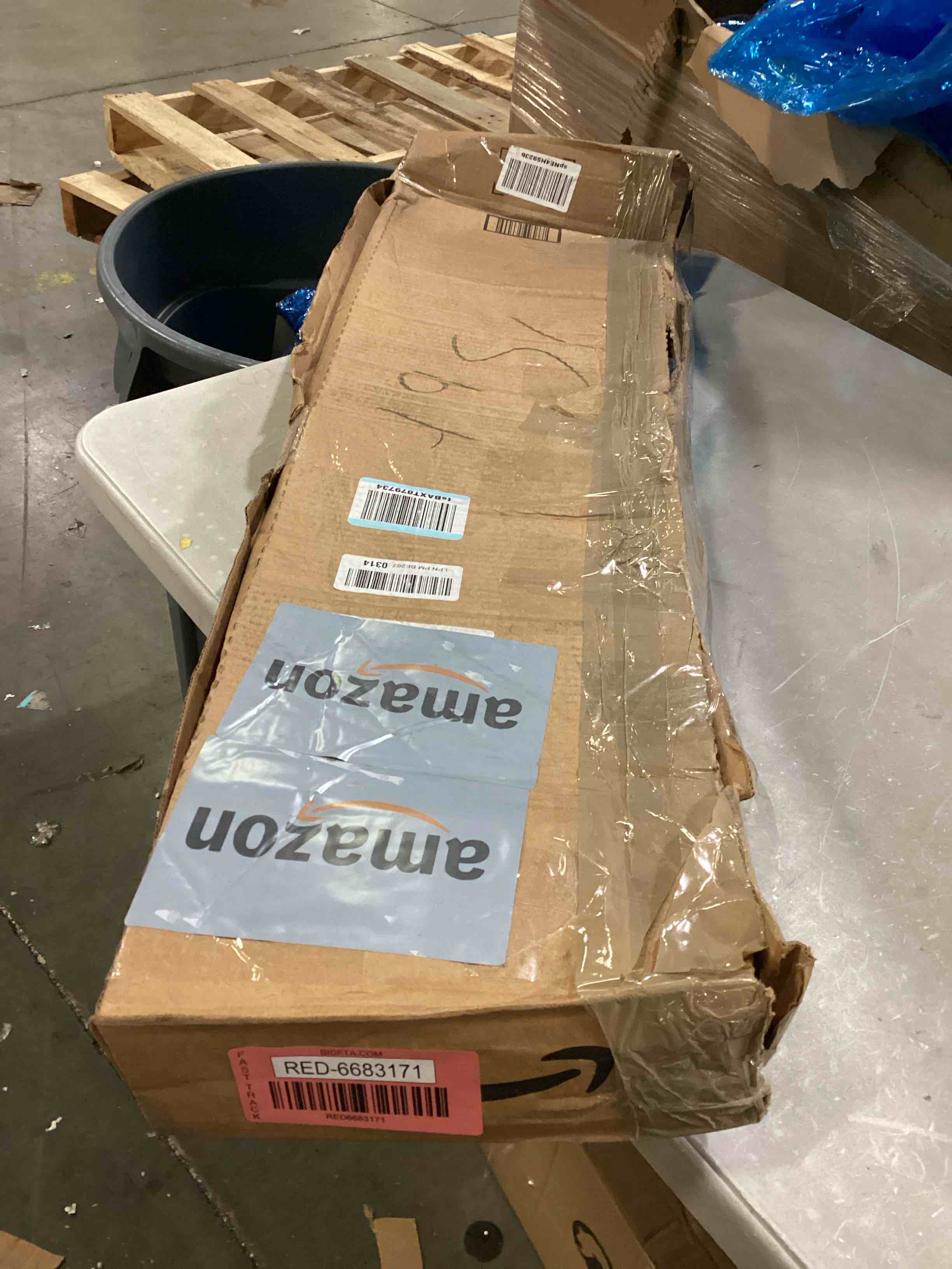 https://s3.amazonaws.com/lotting-images-prod/bidfta/RED6683171_1732737433593.jpeg