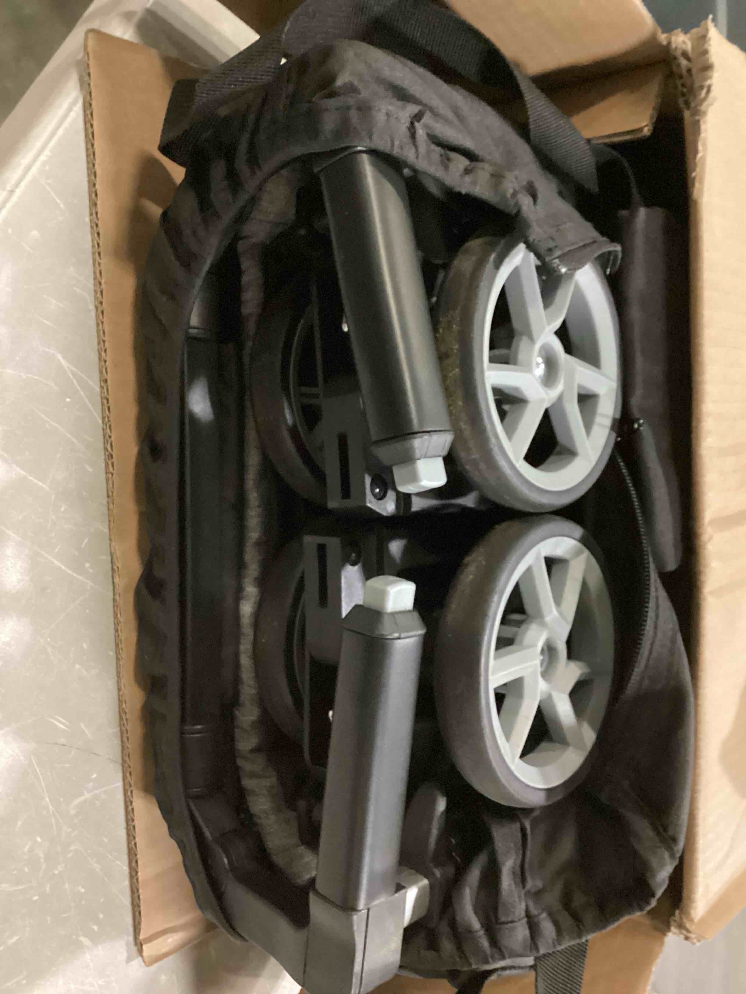 https://s3.amazonaws.com/lotting-images-prod/bidfta/RED6683417_1733229825852.jpeg
