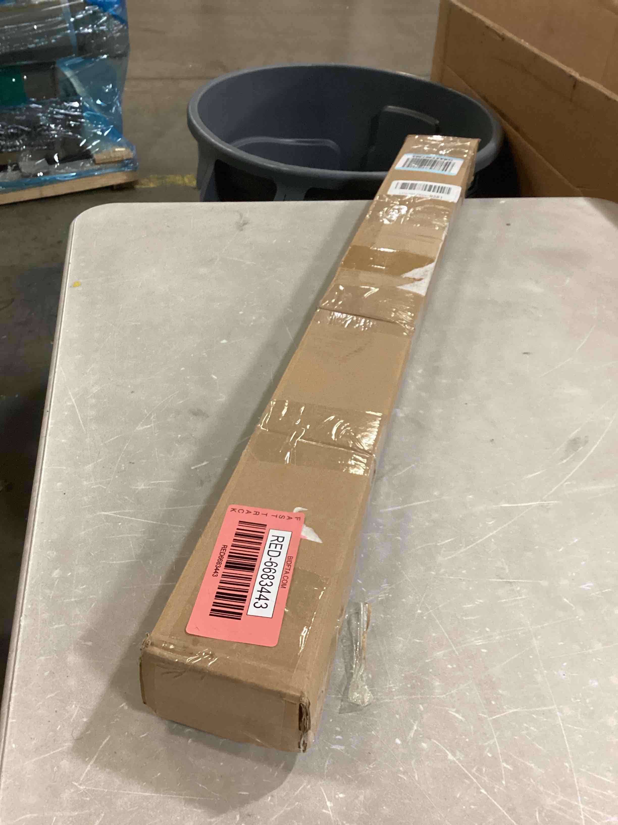 https://s3.amazonaws.com/lotting-images-prod/bidfta/RED6683443_1733233822396.jpeg