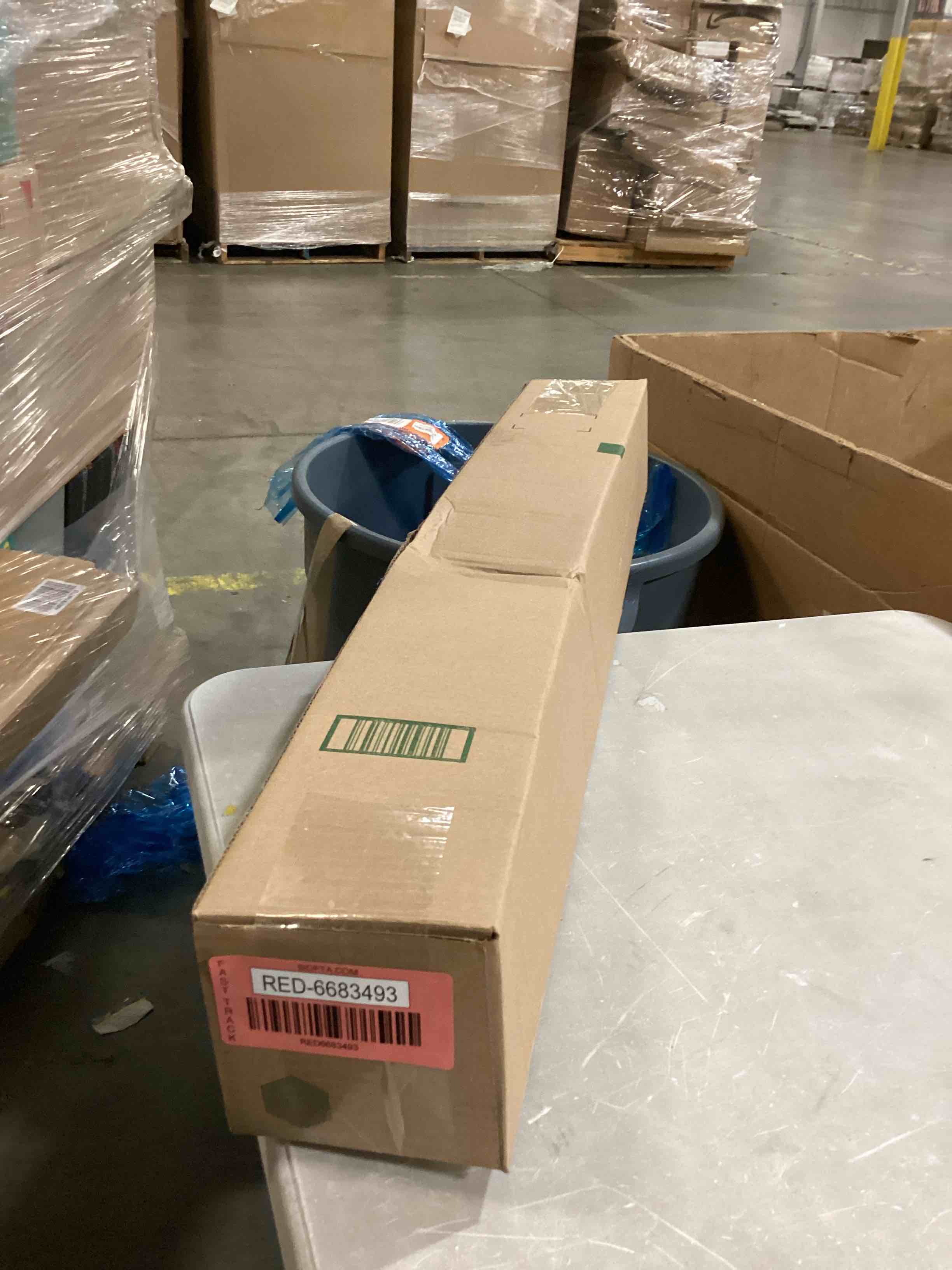 https://s3.amazonaws.com/lotting-images-prod/bidfta/RED6683493_1733244643906.jpeg