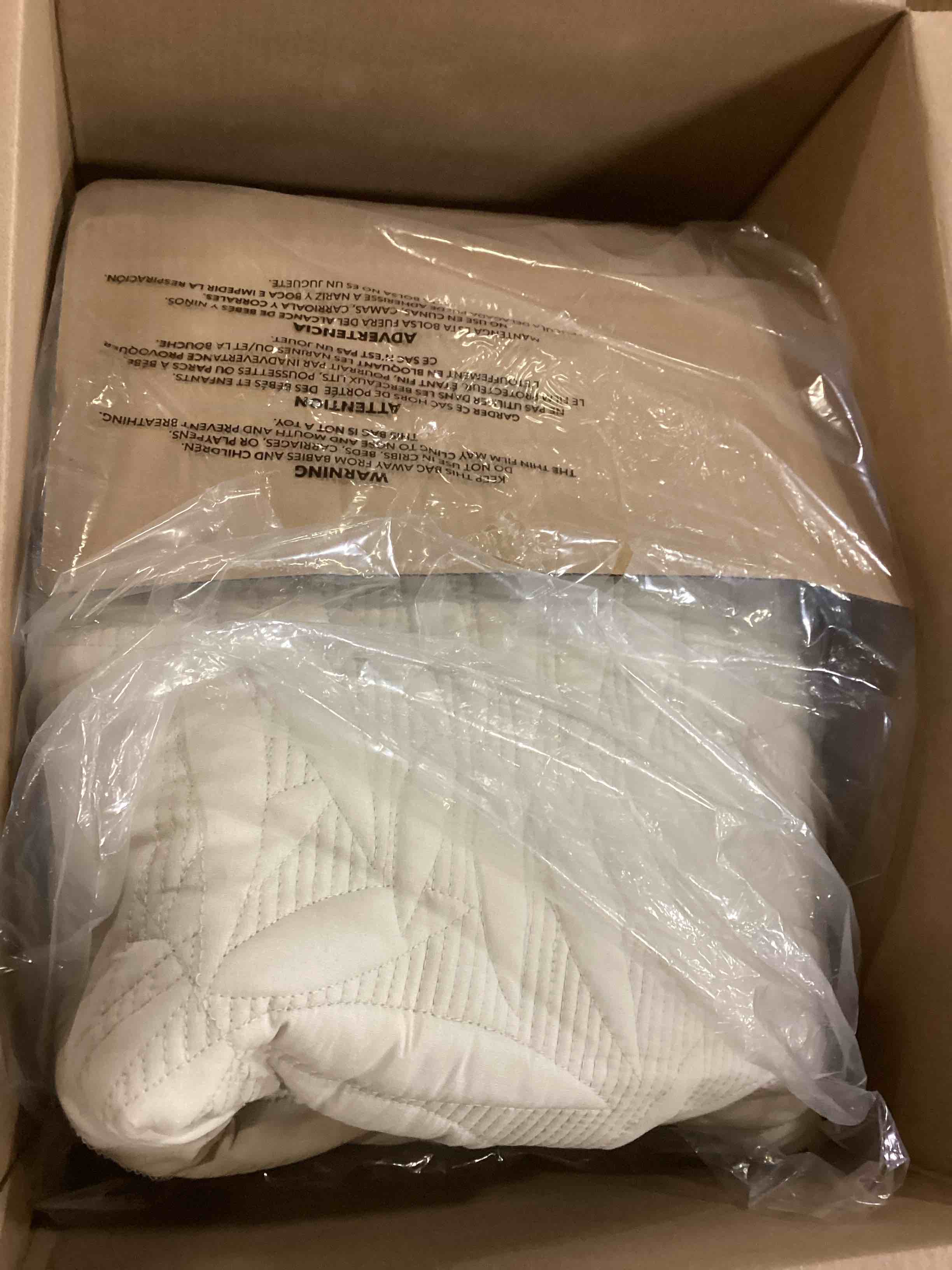 https://s3.amazonaws.com/lotting-images-prod/bidfta/RED6683564_1733314010018.jpeg