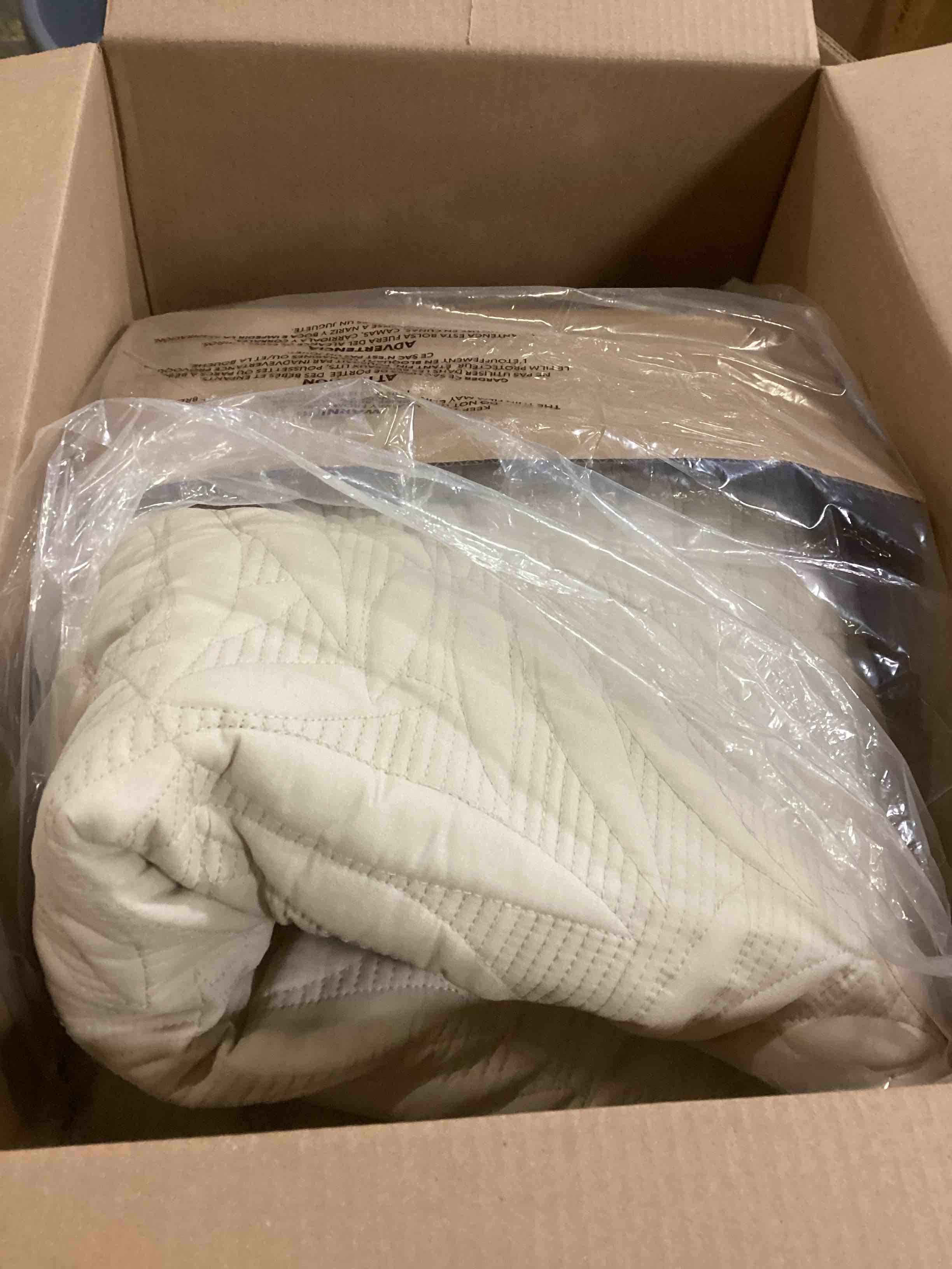 https://s3.amazonaws.com/lotting-images-prod/bidfta/RED6683564_1733314012606.jpeg