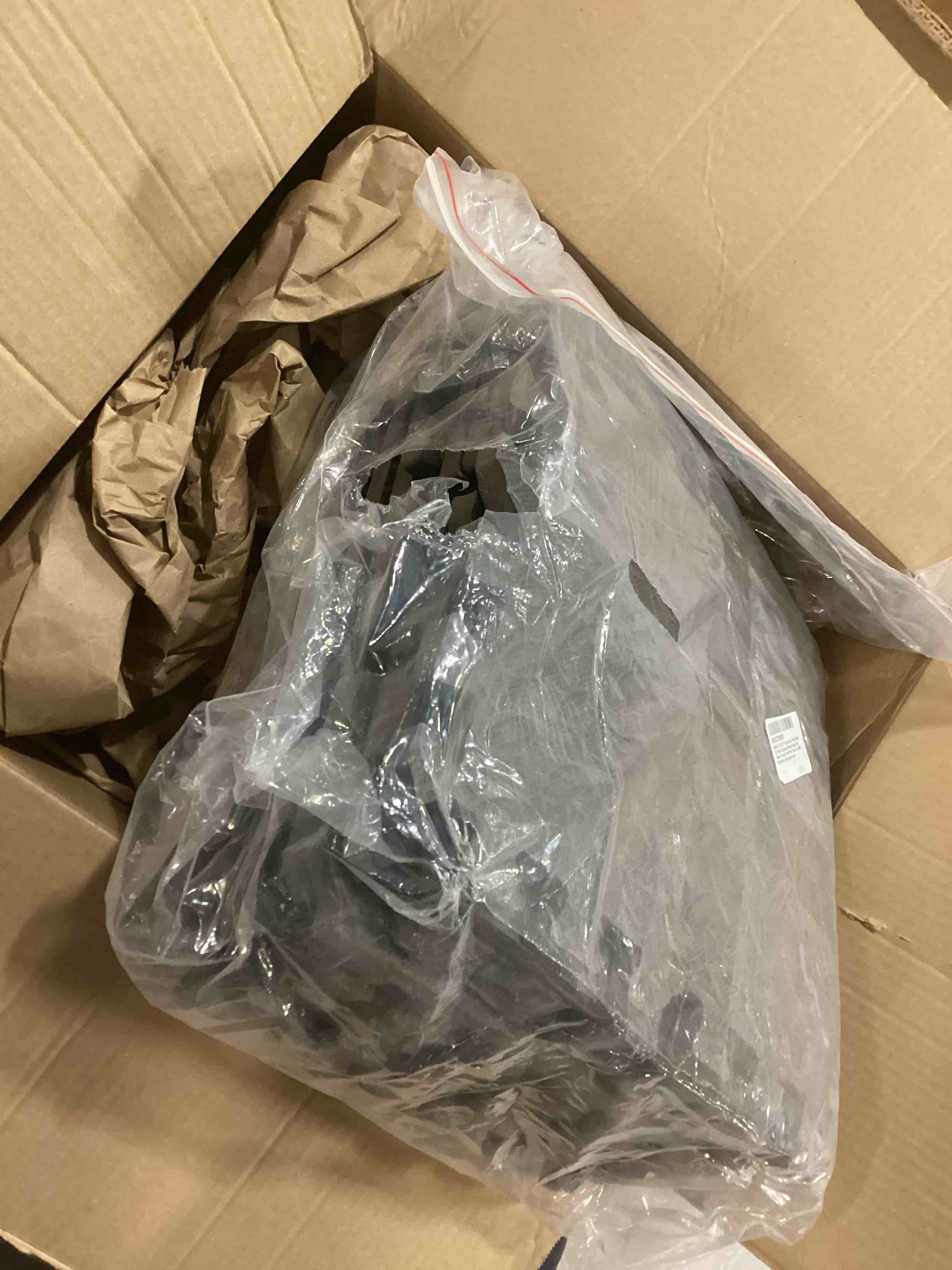 https://s3.amazonaws.com/lotting-images-prod/bidfta/RED6683567_1733314358974.jpeg