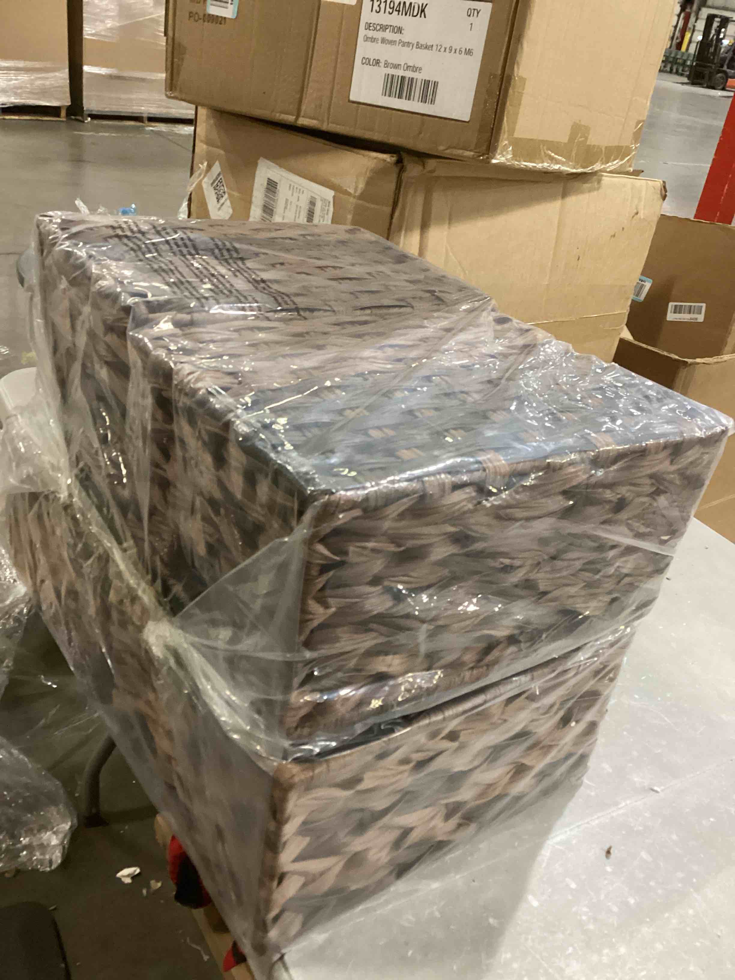 https://s3.amazonaws.com/lotting-images-prod/bidfta/RED6683600_1733319915554.jpeg