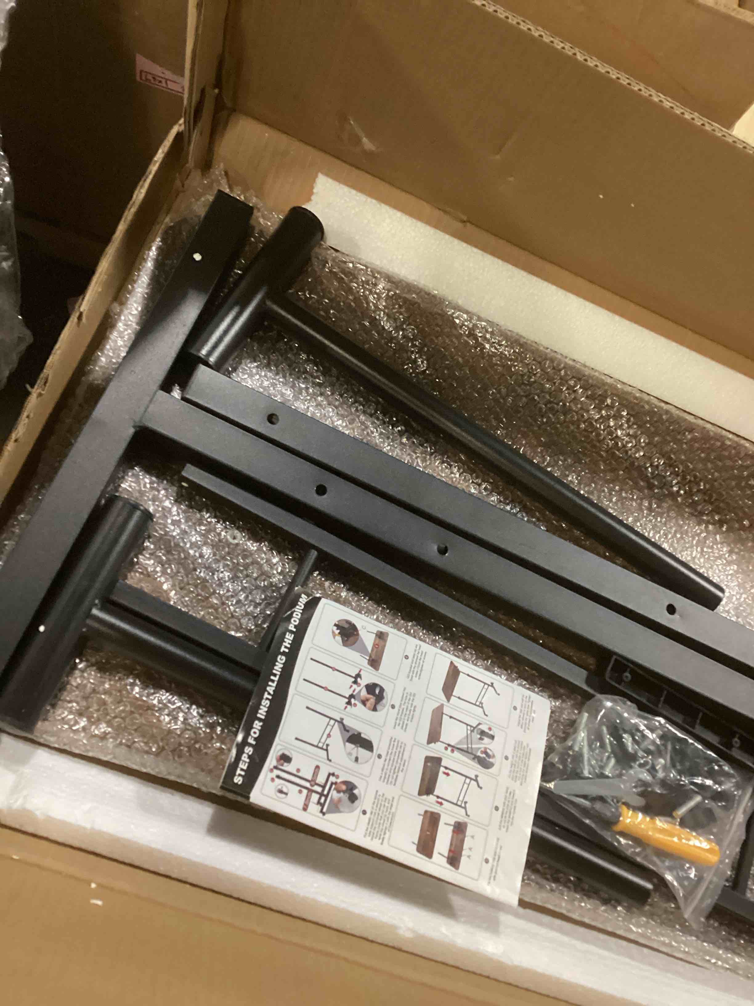 https://s3.amazonaws.com/lotting-images-prod/bidfta/RED6683606_1733320812974.jpeg
